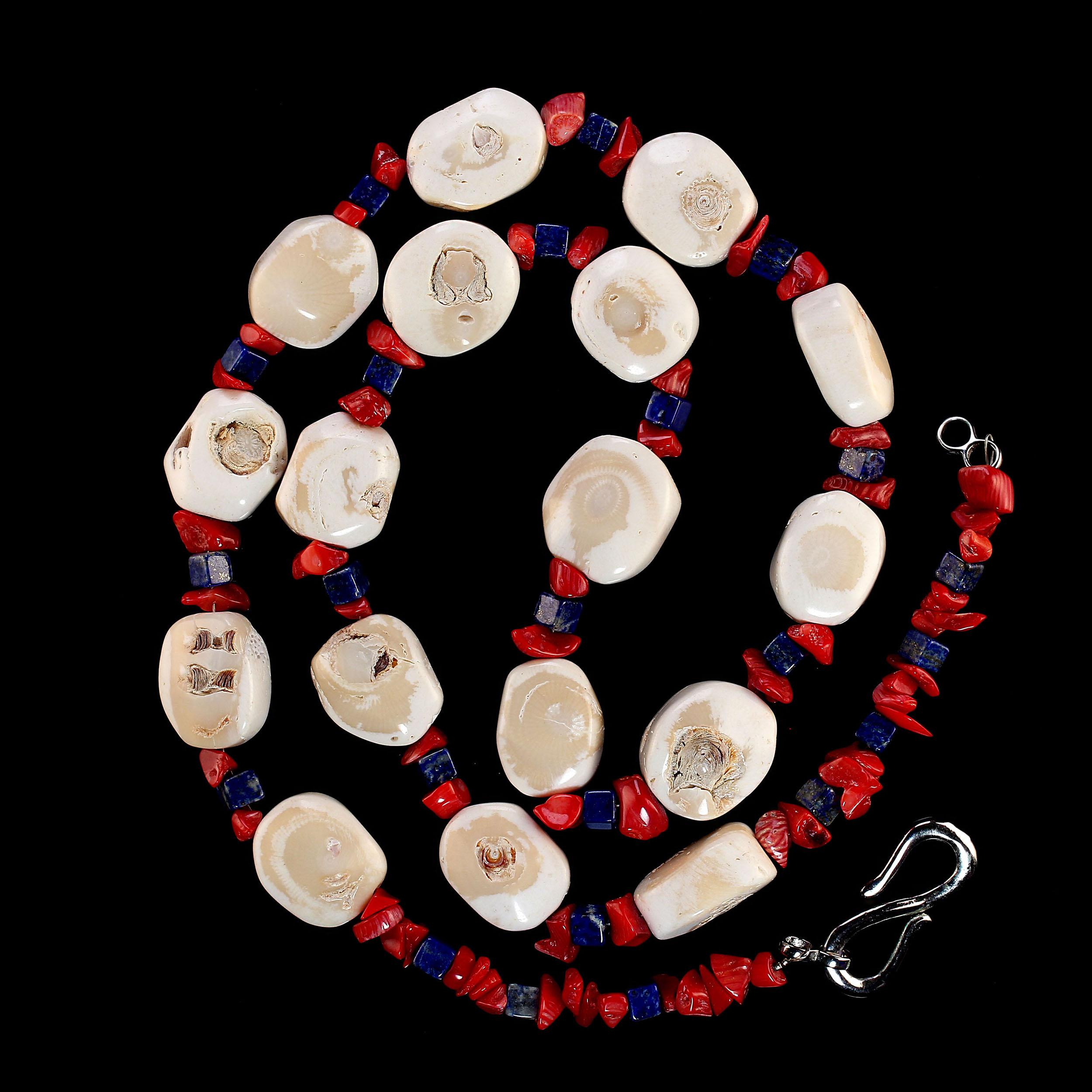 AJD Ode an Rot, Weiß und Blau 32-Zoll-Halskette (Perle) im Angebot