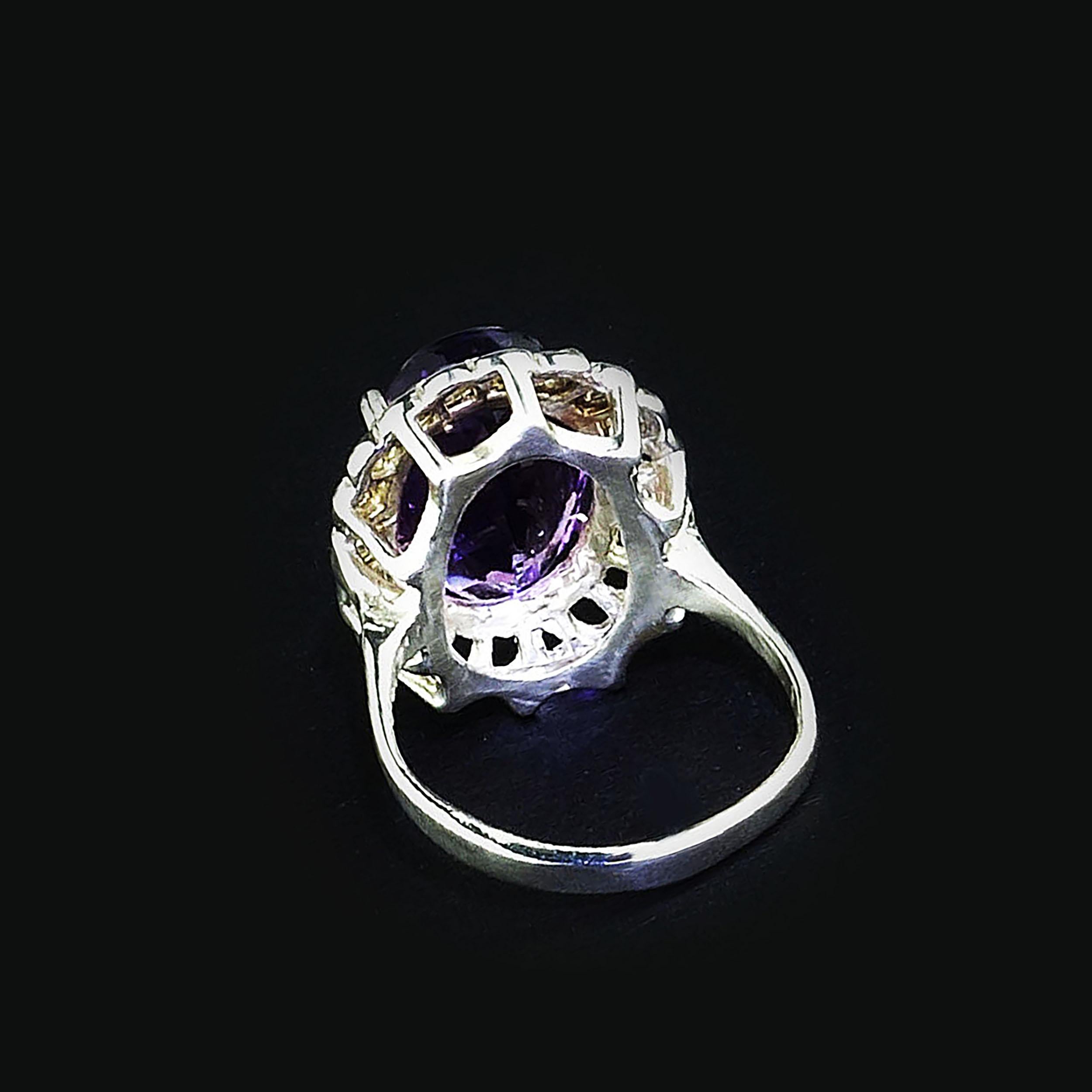 Ovaler Amethyst-Ring aus Sterlingsilber von AJD    Februar-Geburtsstein (Kunsthandwerker*in) im Angebot