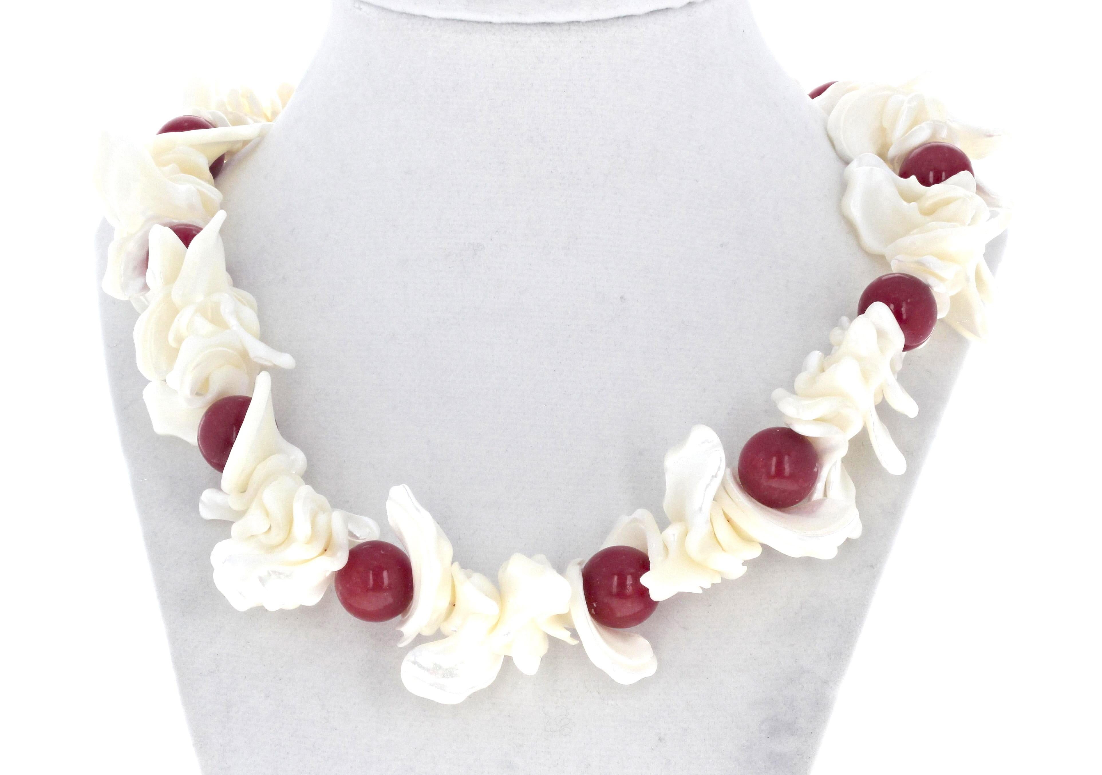 Collana AJD con conchiglia di perla e corniola reale enorme rotonda da 19 pollici In condizioni Nuovo in vendita a Raleigh, NC
