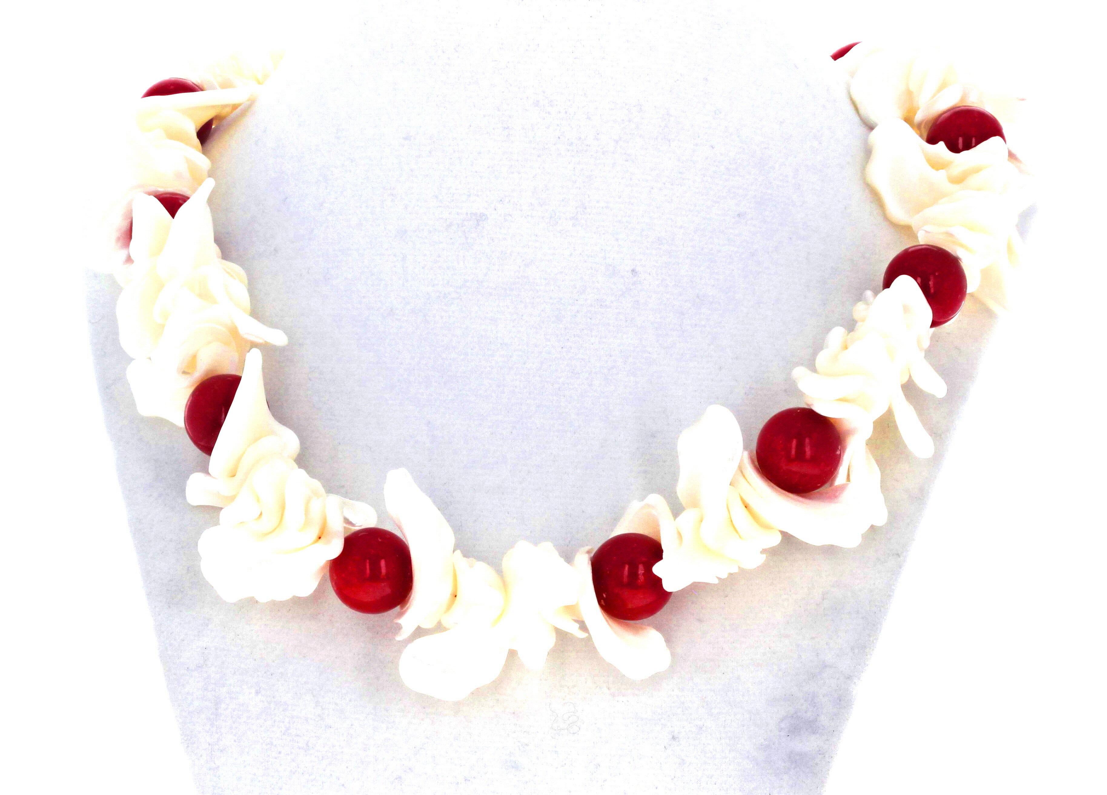 Collana AJD con conchiglia di perla e corniola reale enorme rotonda da 19 pollici in vendita 1