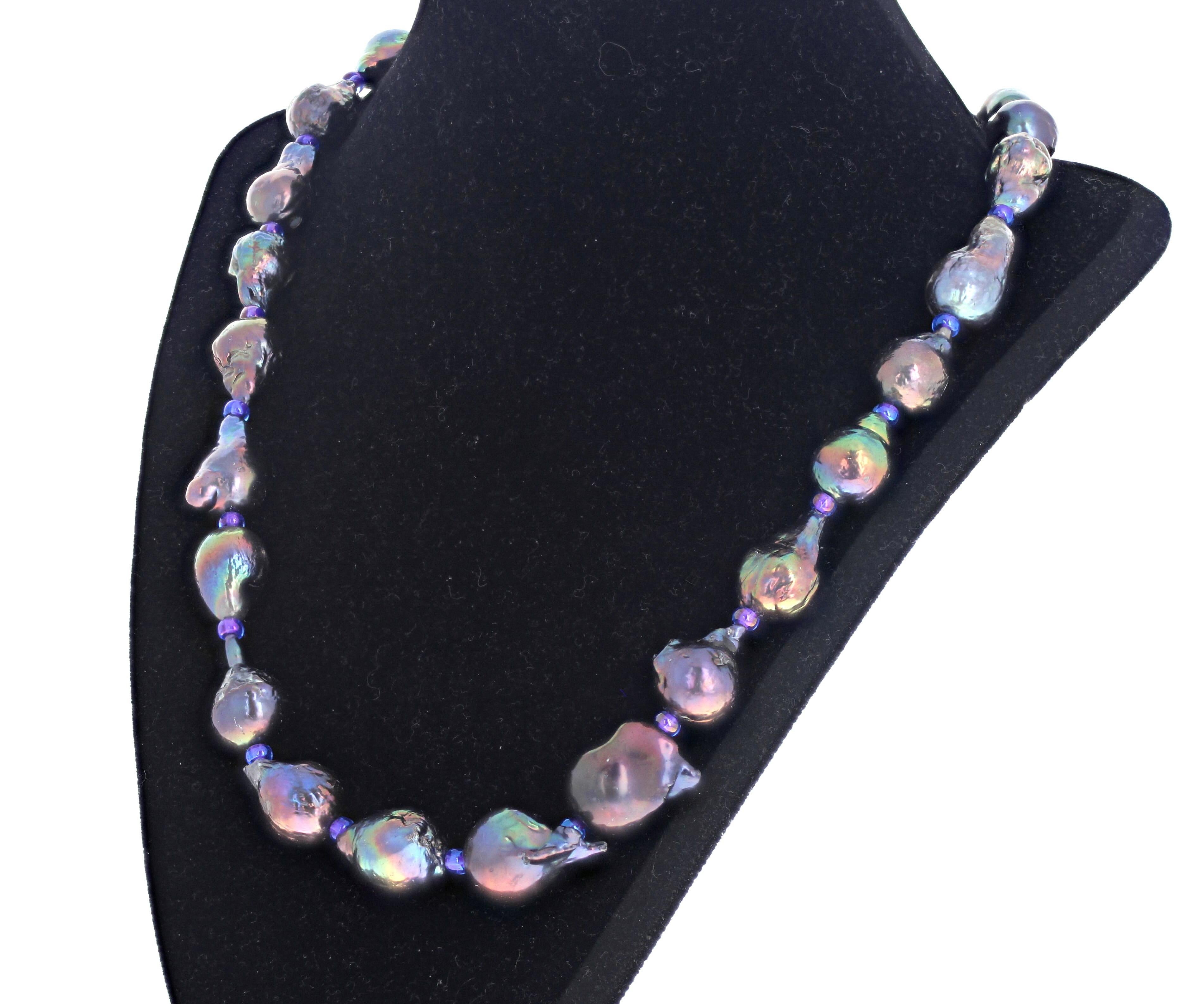 Ces perles multicolores naturelles et absolument magnifiques sont rehaussées par de minuscules entretoises en améthyste véritable.  Le fermoir est un fermoir à crochet en argent facile à utiliser.  Les plus grandes mesurent environ 20 mm x 15 mm. 