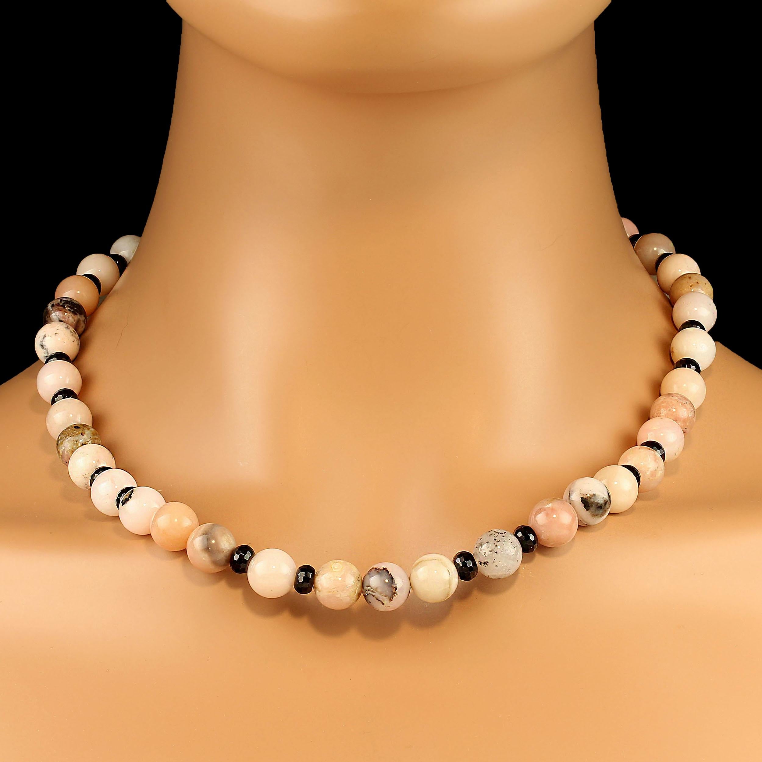 Artigiano AJD Collana con opale peruviano rosa e accenti di onice nera in vendita