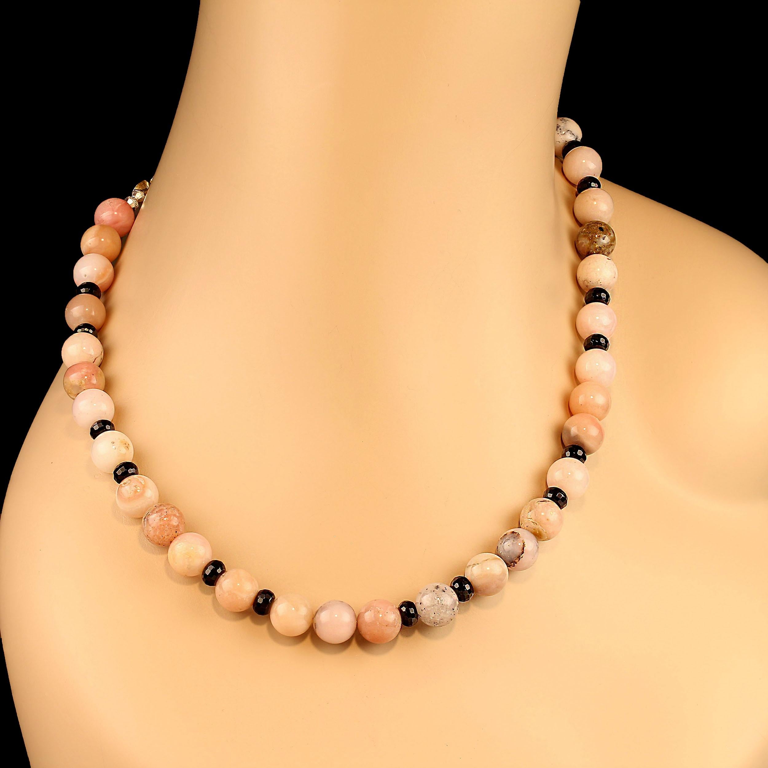 Perlina AJD Collana con opale peruviano rosa e accenti di onice nera in vendita