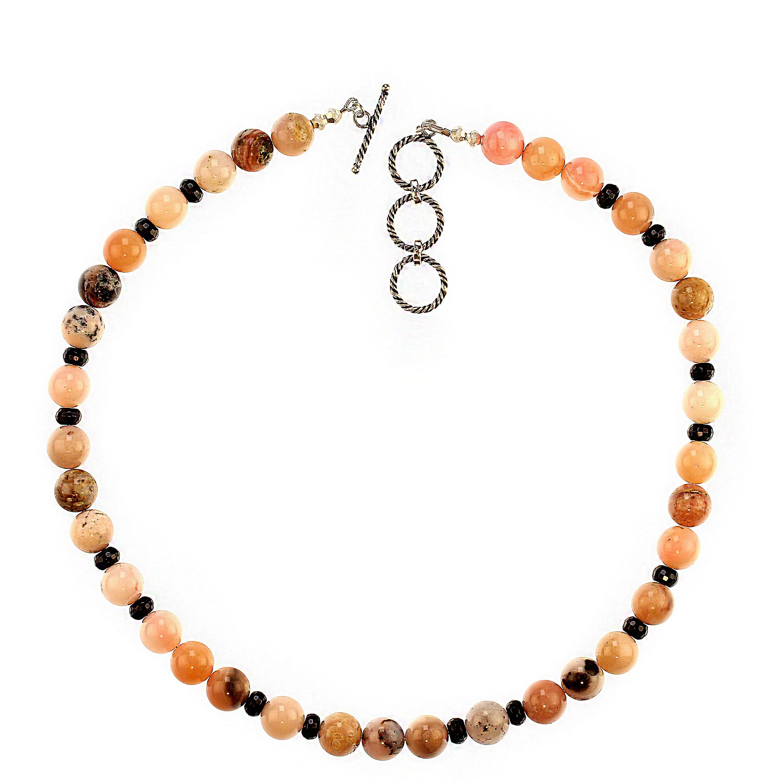AJD Collana con opale peruviano rosa e accenti di onice nera in vendita 1