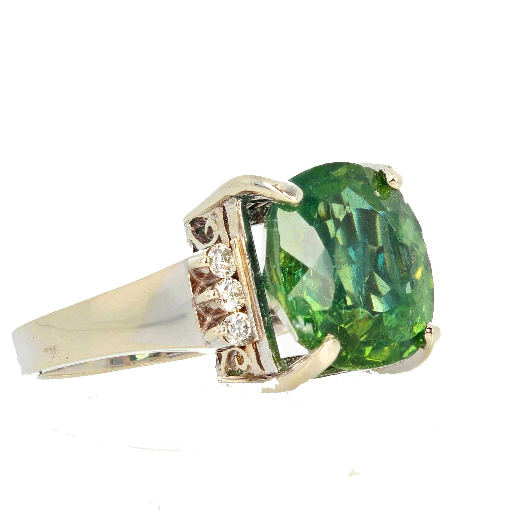 AJD Rare Glittering Green 8 Carat RARE Madagascar Apatite & Diamond Ring For Sale 3