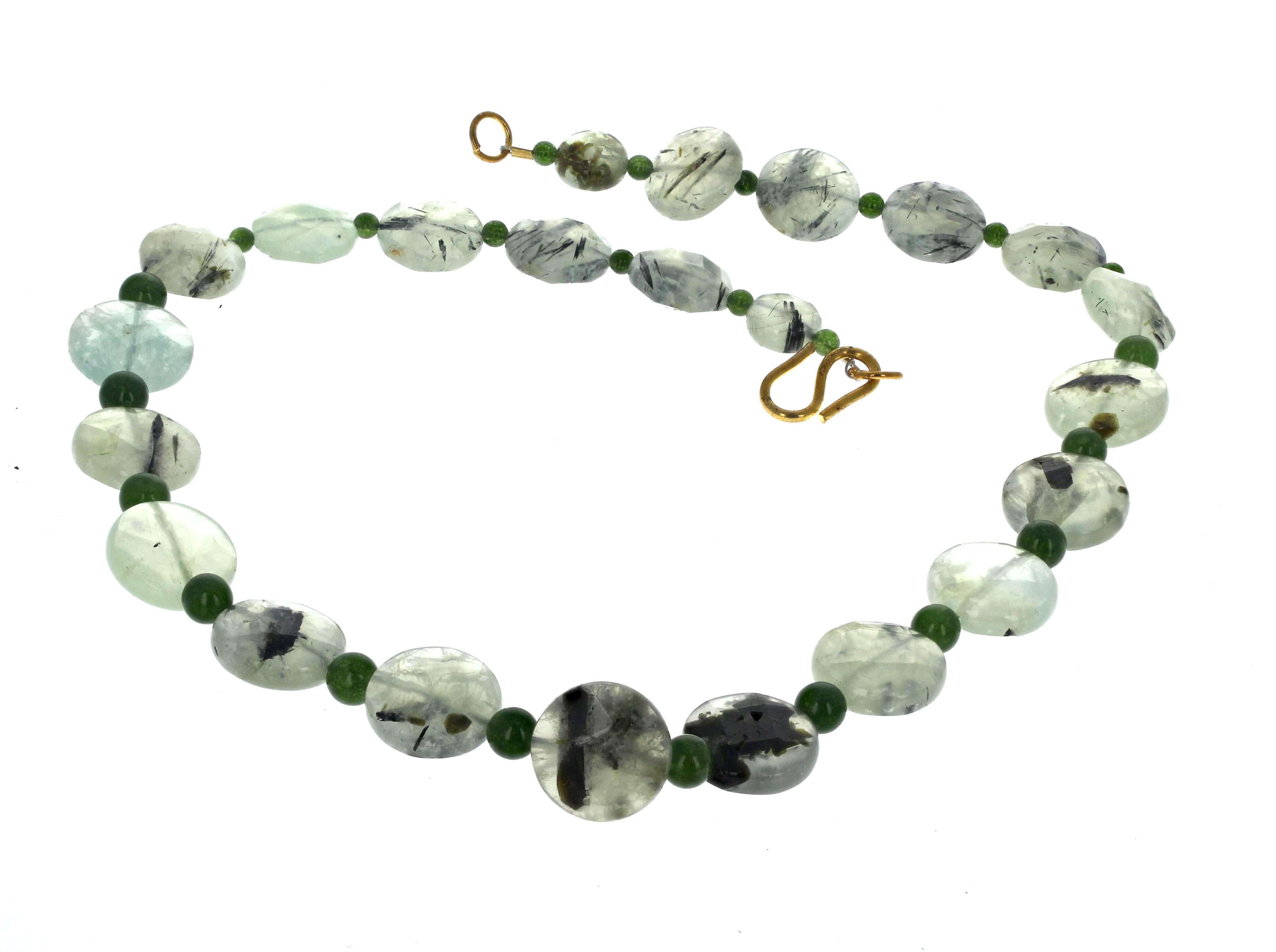 AJD Rara collana di prehnite e piccole giade da 18 pollici In condizioni Nuovo in vendita a Raleigh, NC