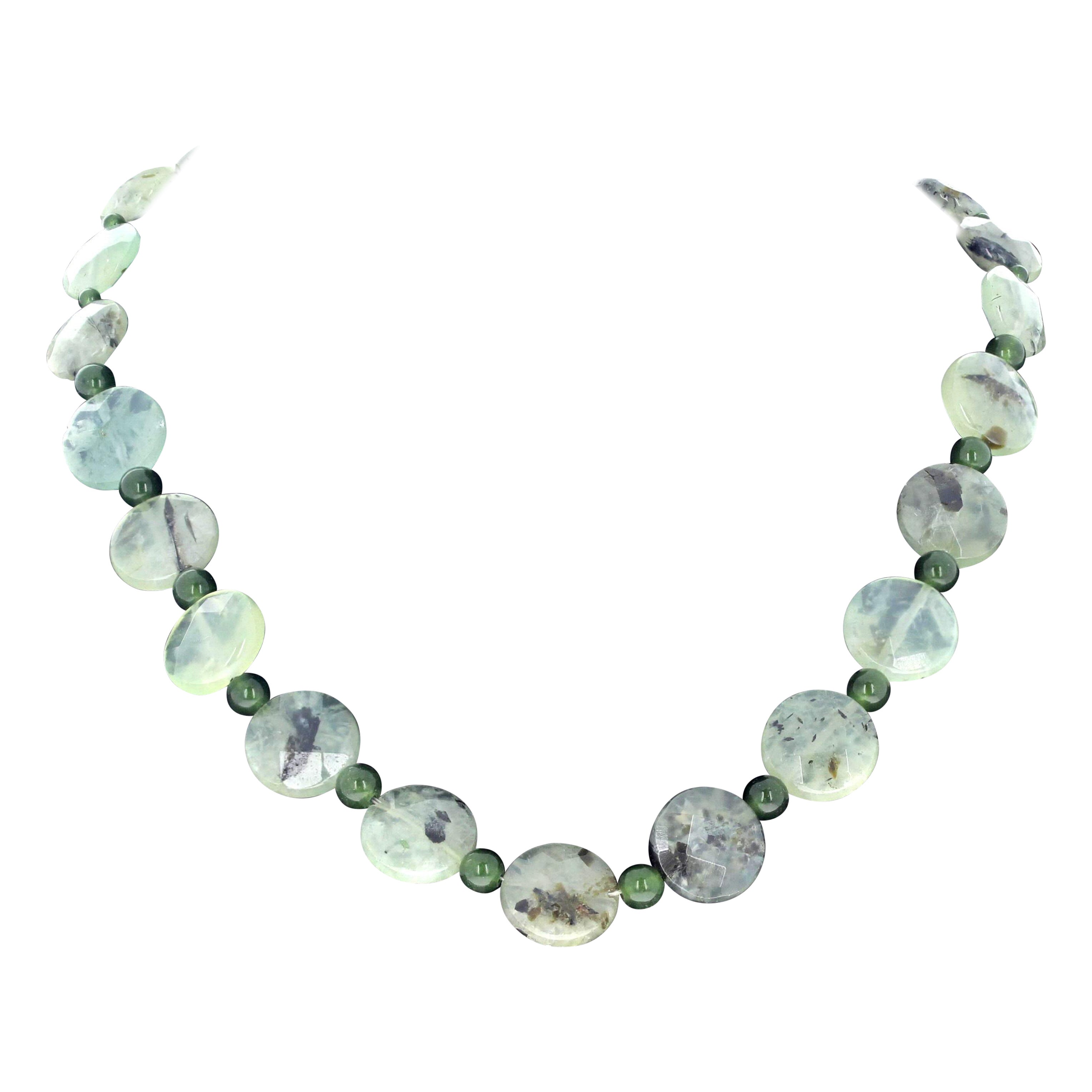 AJD Raro Collar de 18" de Prehnita y Pequeños Rondeles de Jade