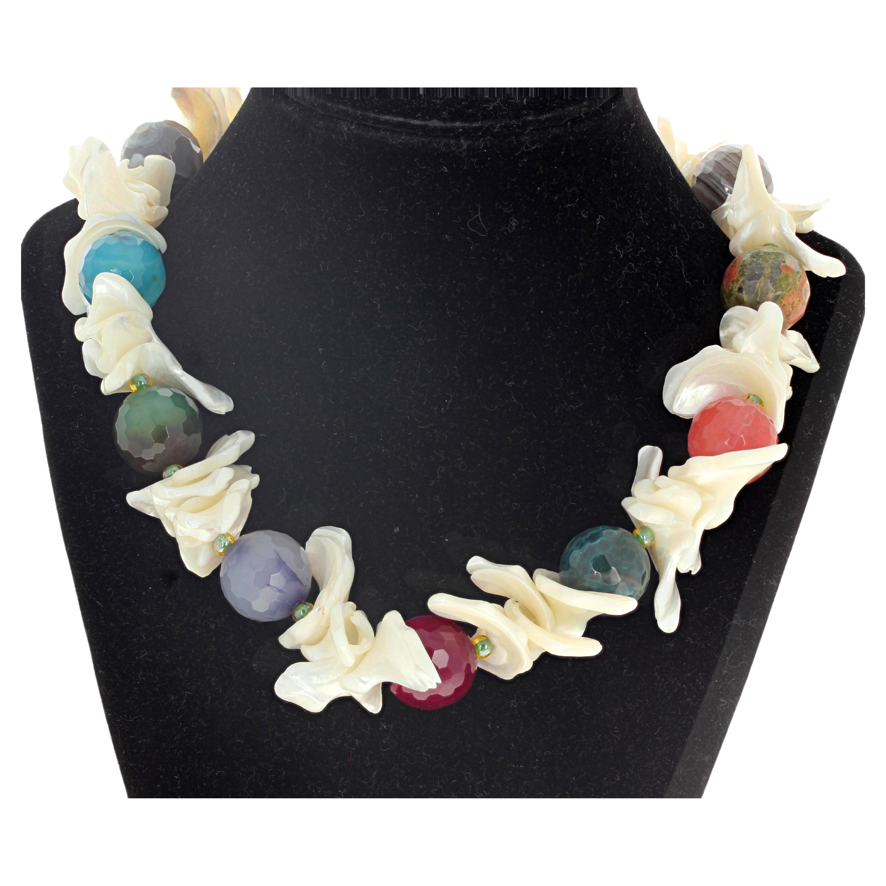 AJD Real Large Magically Beautiful Natural Gemstones & Pearl Shell 18" Necklace en vente