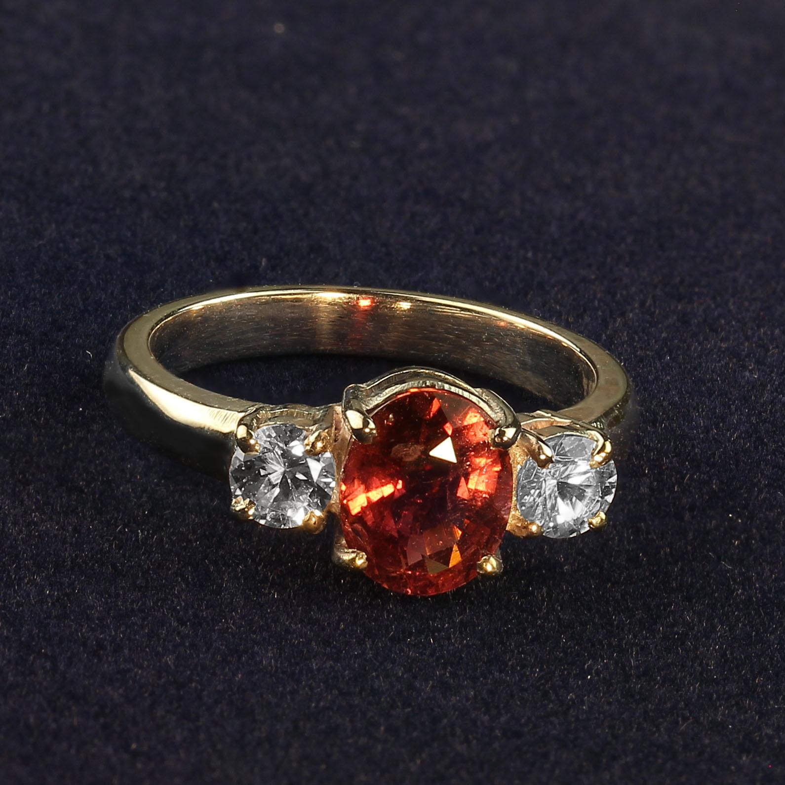 Ring von AJD aus funkelndem rotem Turmalin, akzentuiert mit echten Zirkonen für Damen oder Herren im Angebot