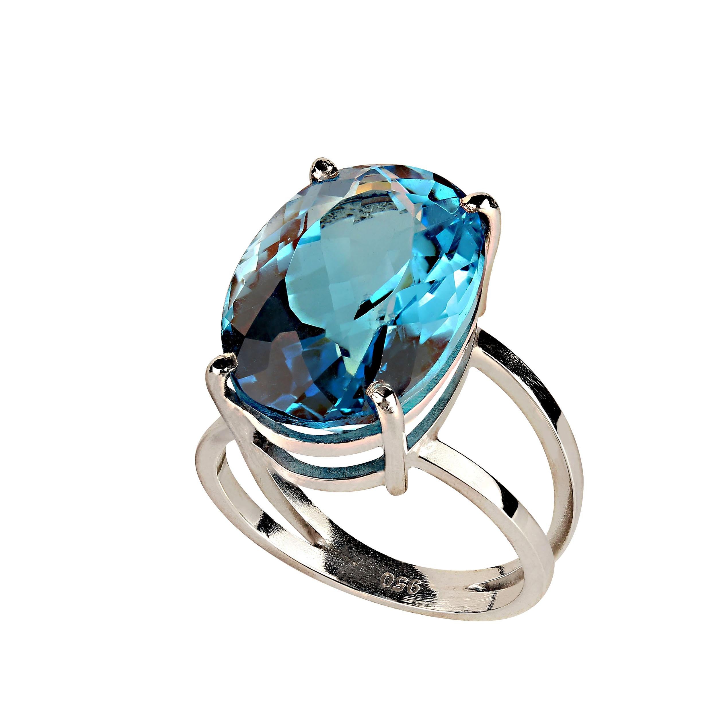 AJD Ring aus 17 Karat Schweizer blauem Topas und Sterlingsilber mit Sprungmuster für Damen oder Herren im Angebot