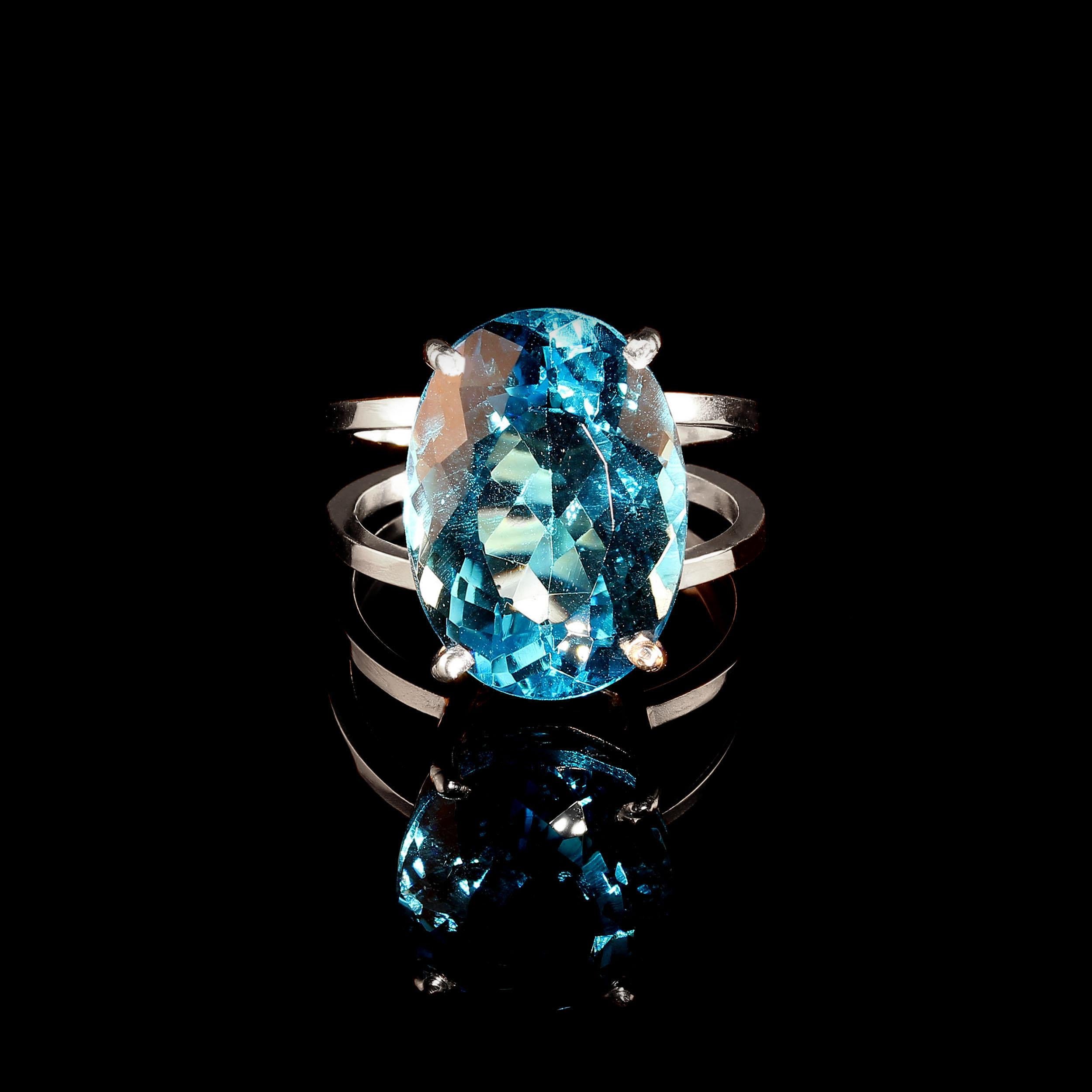 Women's or Men's AJD Scintillating 17ct Swiss Blue Topaz and Sterling Silver Ring For Sale
