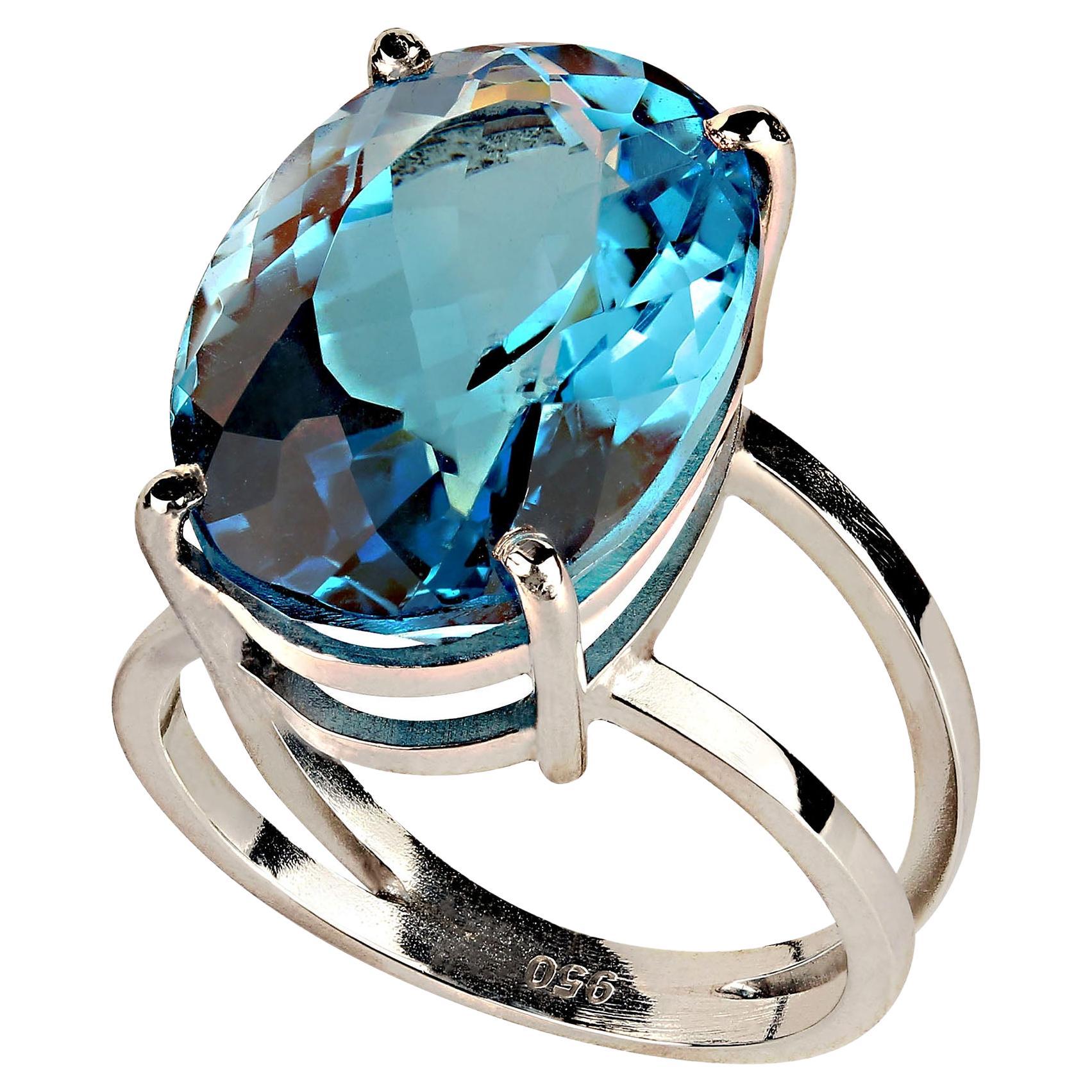 AJD Ring aus 17 Karat Schweizer blauem Topas und Sterlingsilber mit Sprungmuster (Kunsthandwerker*in) im Angebot