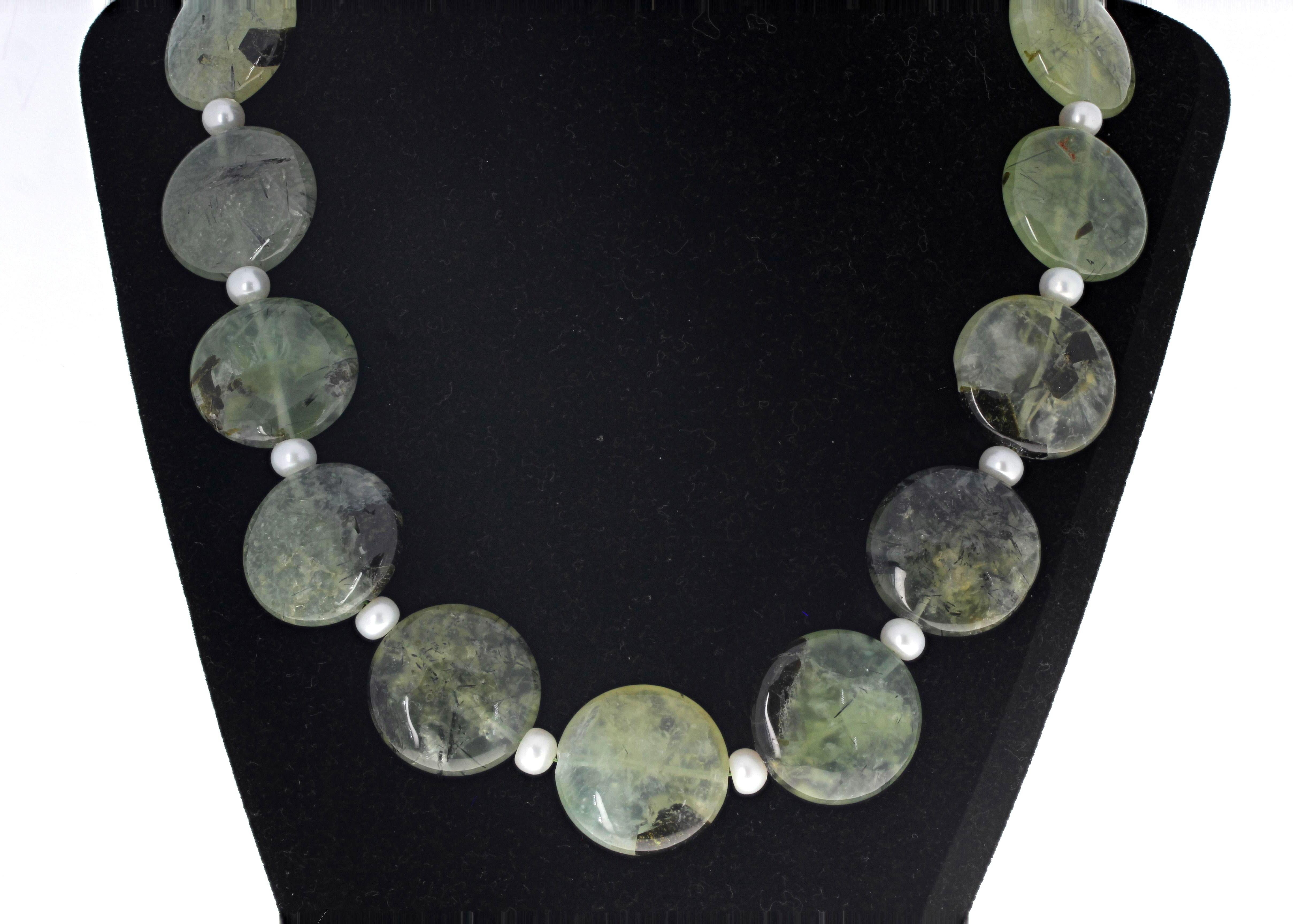 AJD Simple Elegant Strand of Artistic Show-off Natural Prehnite & Pearl Necklace In New Condition For Sale In Raleigh, NC