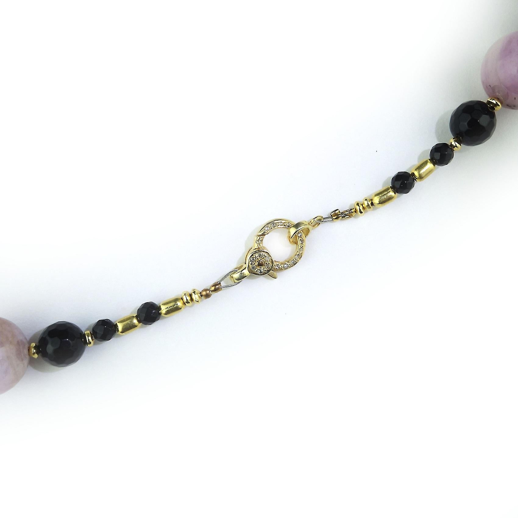 AJD Collier sophistiqué en Kunzite mauve opaque et Onyx noir en vente 5