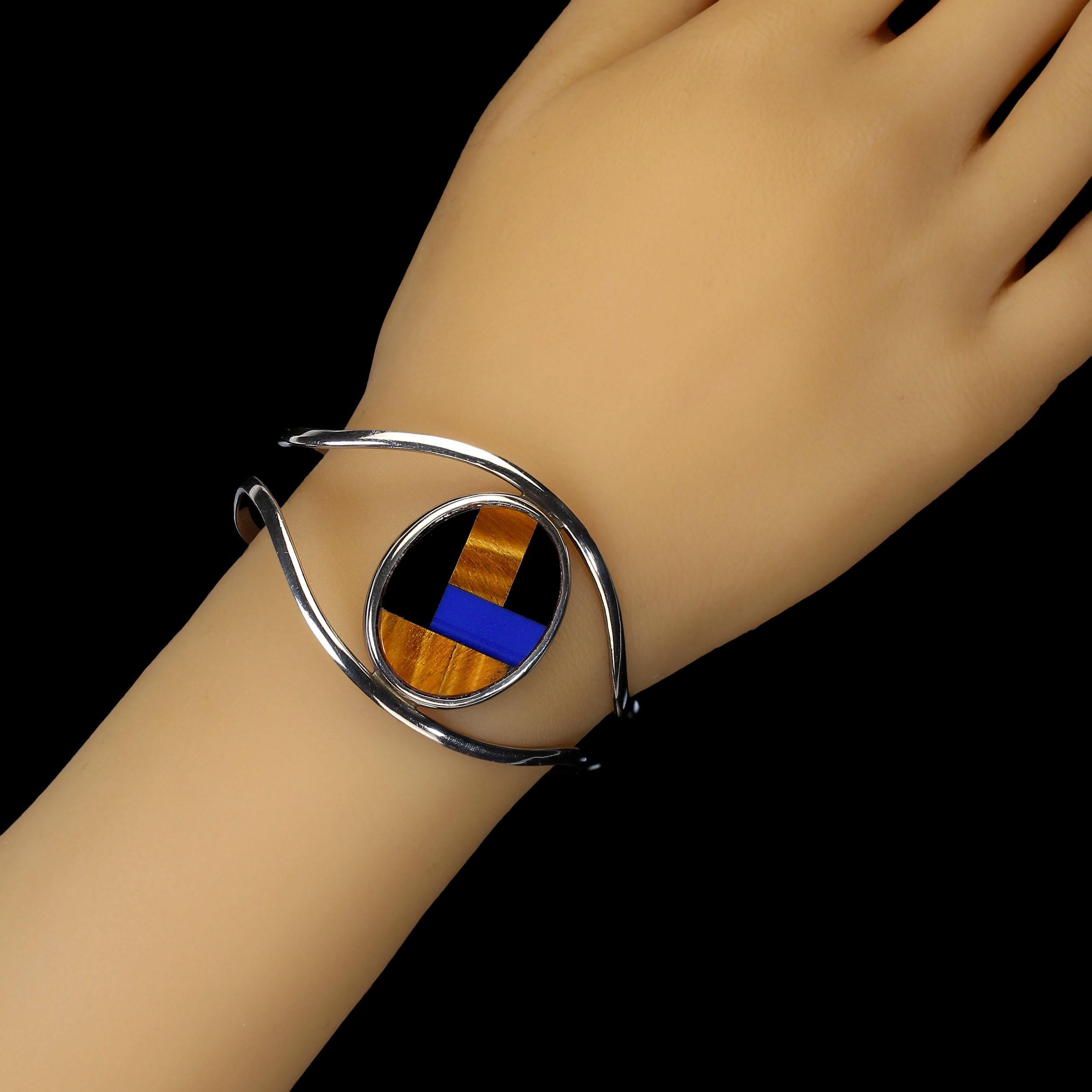 Unique Southwest Mosaic Sterling Silver Wire Cuff – Bold and Artistic Design

Embrace the charm of Southwest style with this striking sterling silver wire cuff, featuring a captivating mosaic oval centerpiece. The mosaic showcases a stunning blend