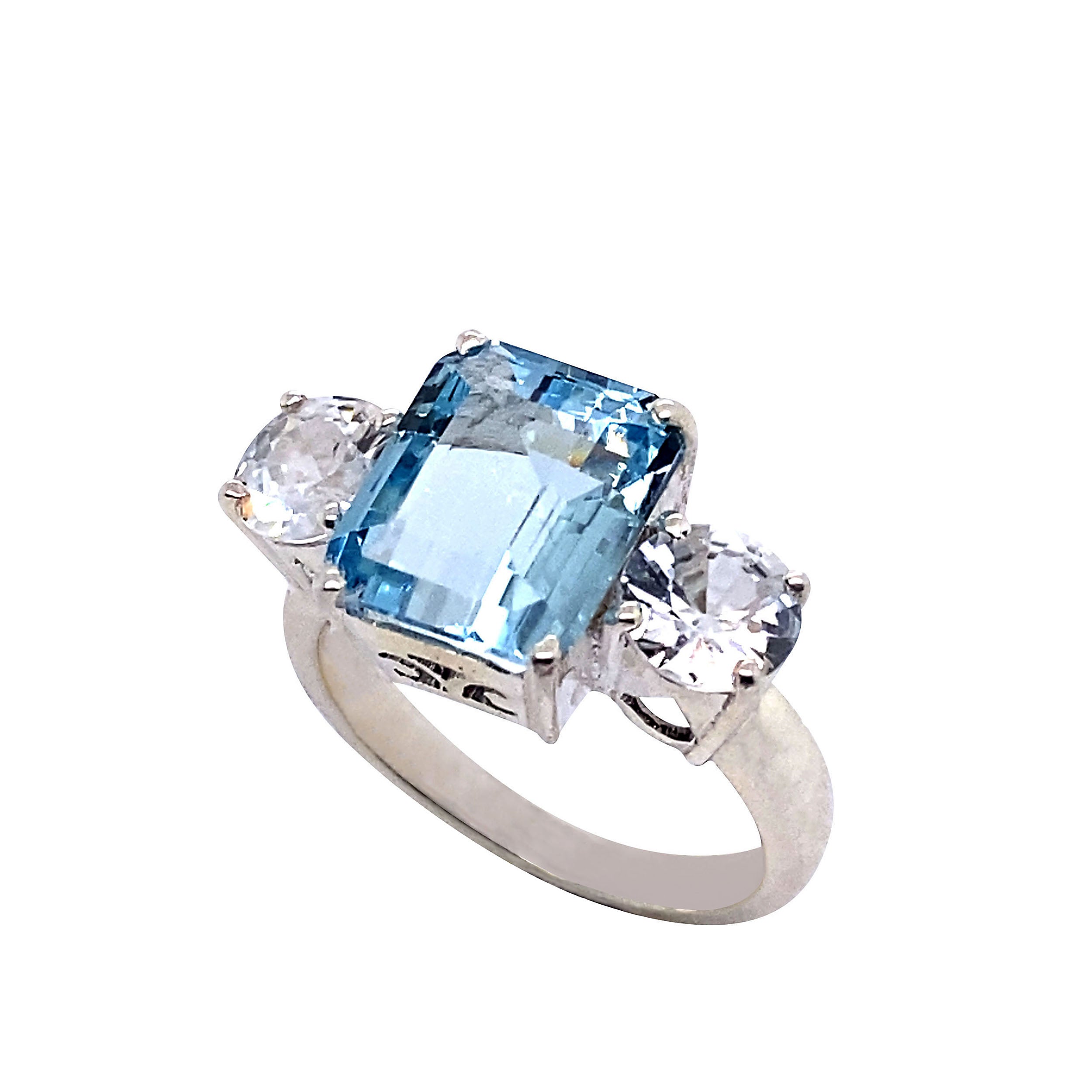 Introducing the Sparkling Emerald Cut Aquamarine Ring—a stunning piece that embodies elegance and timeless beauty. This exquisite ring features a dazzling 4.29-carat emerald cut aquamarine, known for its pristine clarity and brilliant cut. The icy