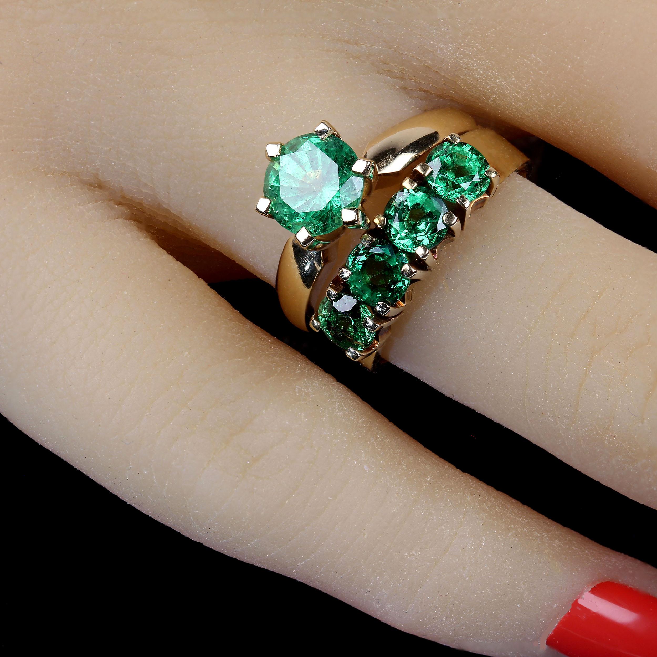 AJD Sparkling green Tsavorite and 18 Karat Yellow Gold Ring In New Condition In Raleigh, NC