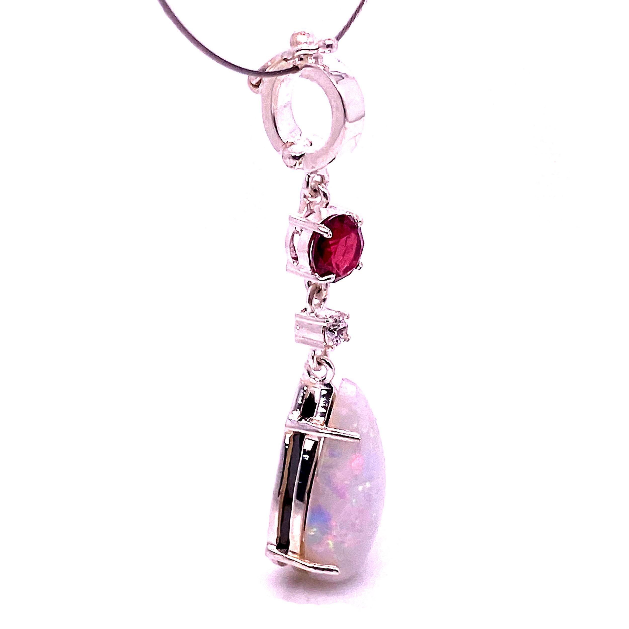 da uomo o donna Ciondolo AJD in opale scintillante con accenti di granato e zircone in vendita