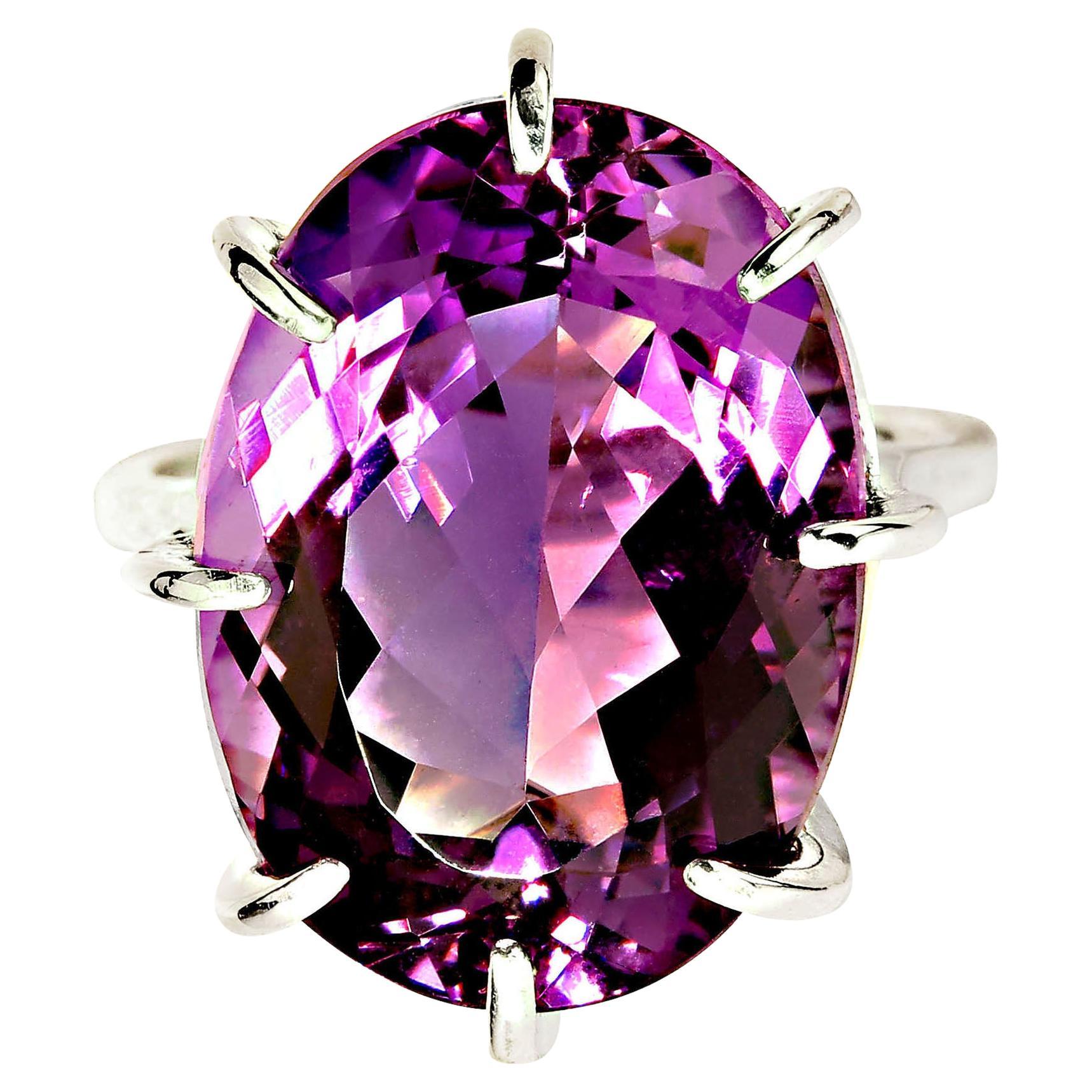 Artisan AJD, bague à 8 griffes en argent sterling et améthyste ovale scintillante  Pierre de naissance de février en vente