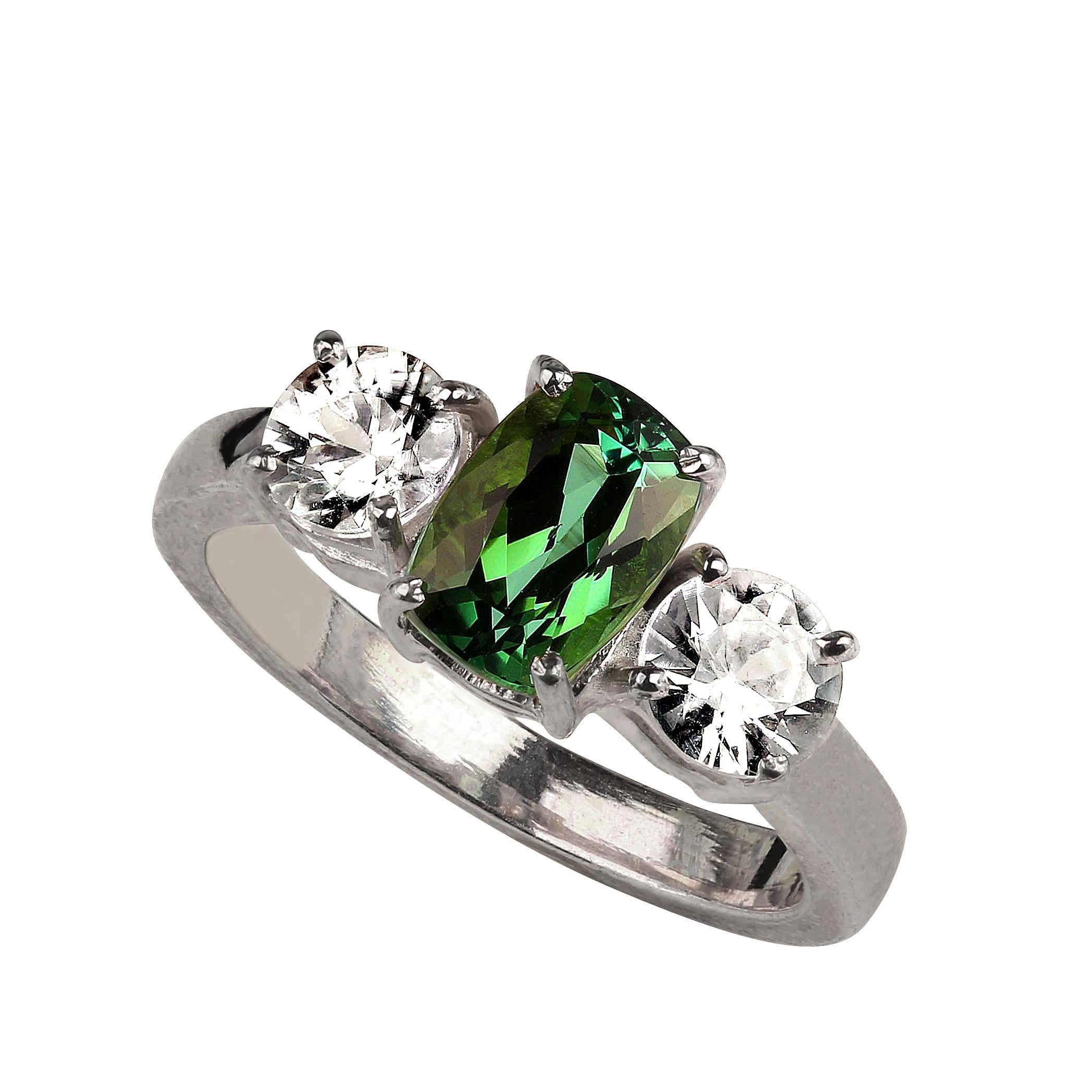 AJD - Tourmaline verte ovale scintillante accentuée de zircons scintillants Neuf - En vente à Raleigh, NC
