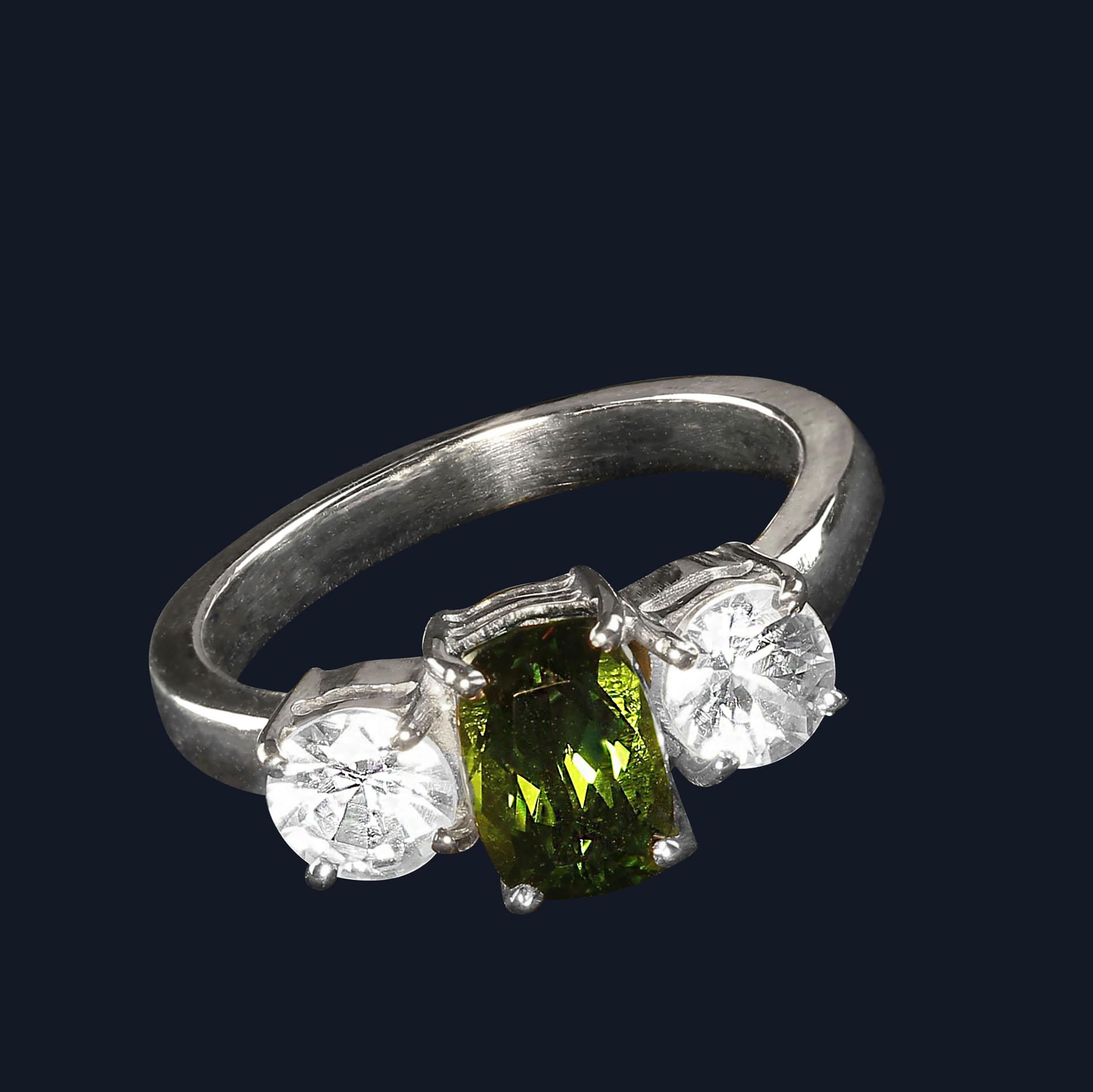 AJD - Tourmaline verte ovale scintillante accentuée de zircons scintillants en vente 2