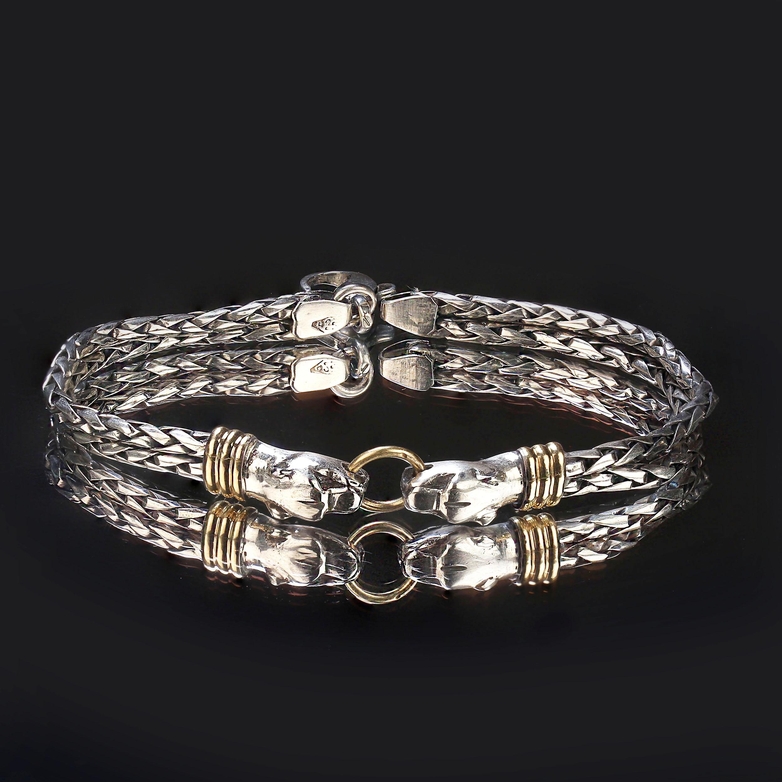 Artigiano Bracciale AJD da uomo in argento sterling con motivo a doppia testa di serpente e accenti dorati in vendita