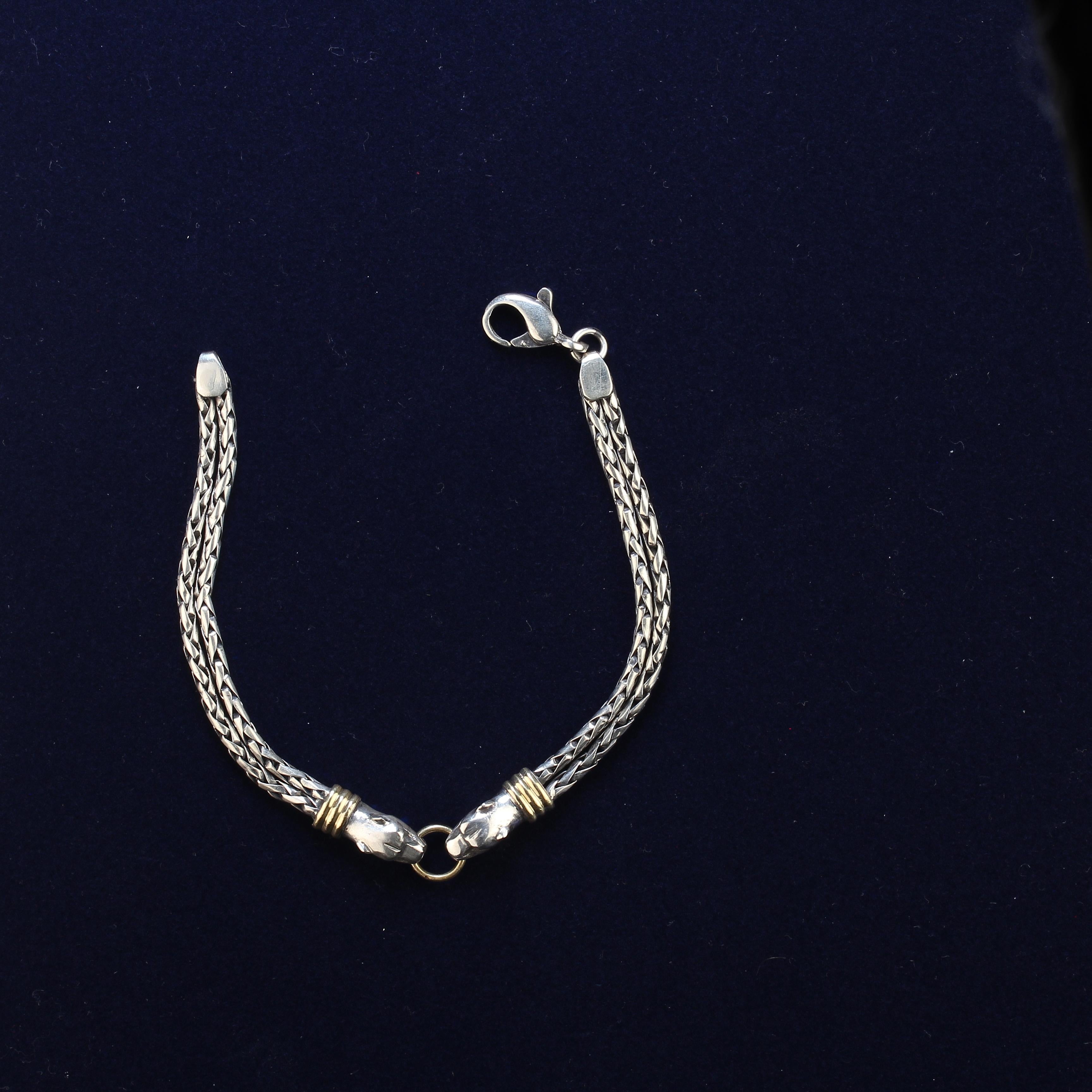 Bracciale AJD da uomo in argento sterling con motivo a doppia testa di serpente e accenti dorati in vendita 2