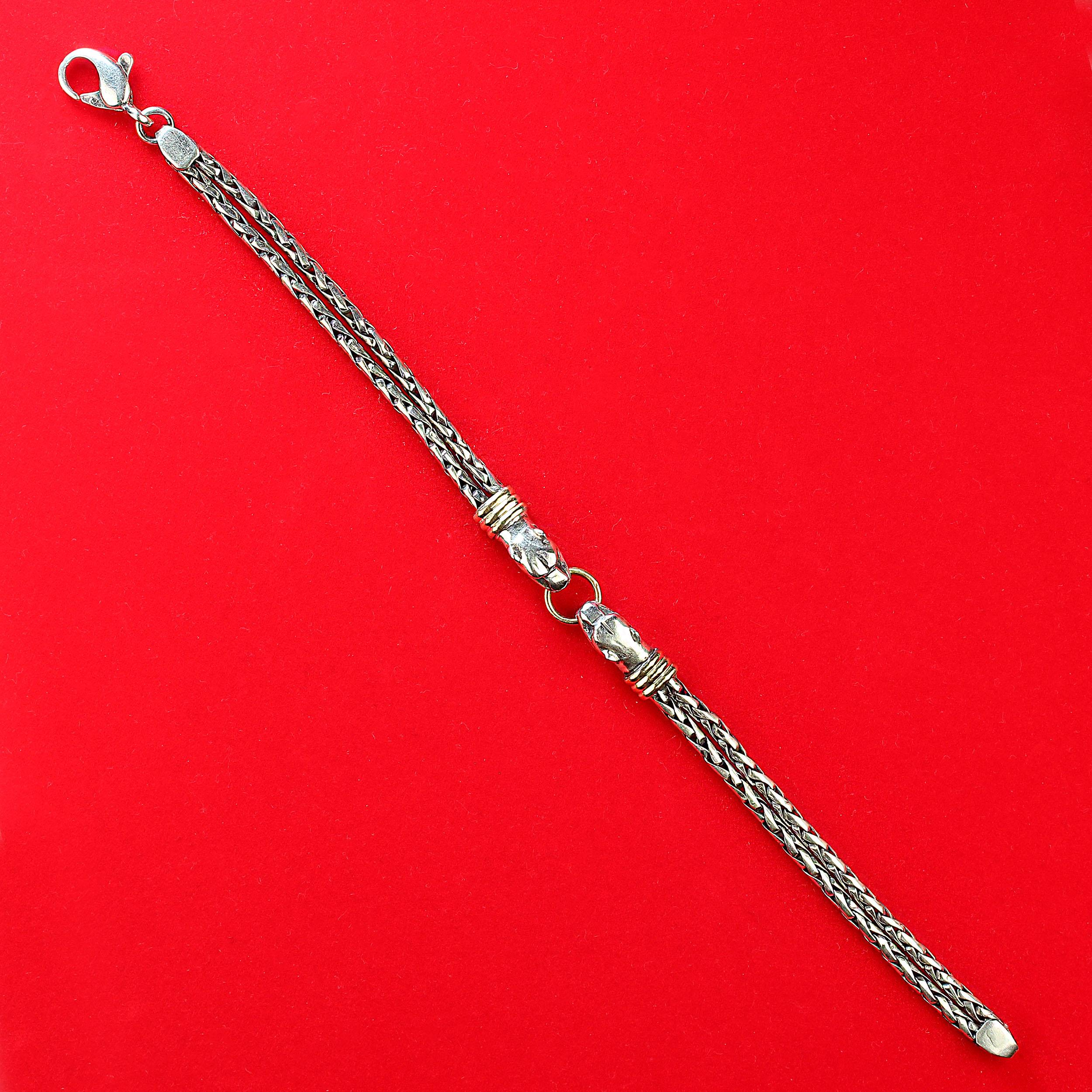 Bracciale AJD da uomo in argento sterling con motivo a doppia testa di serpente e accenti dorati in vendita 3