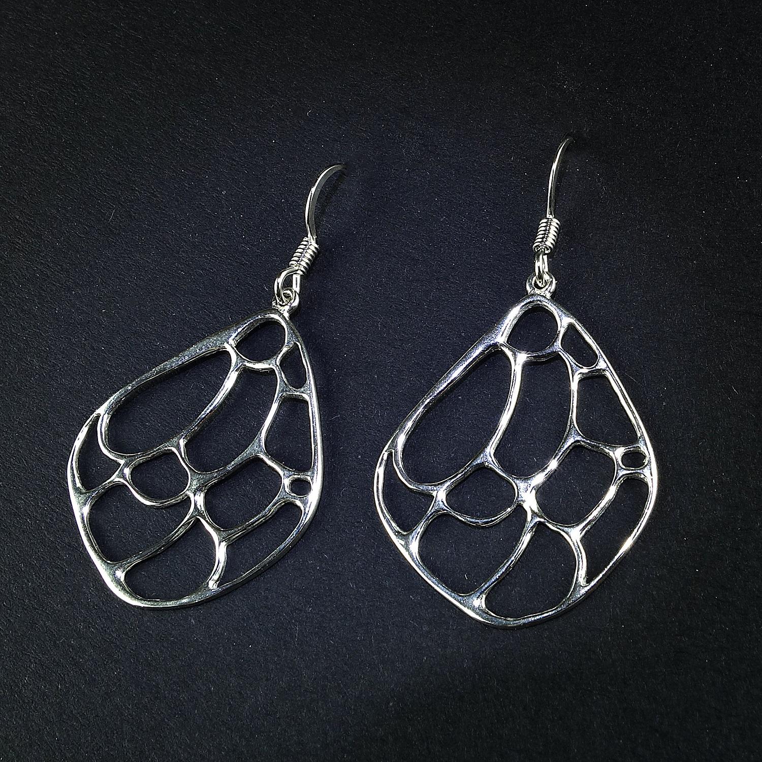 AJD Sterling Silver Leafy Swinging Earrings In New Condition For Sale In Raleigh, NC