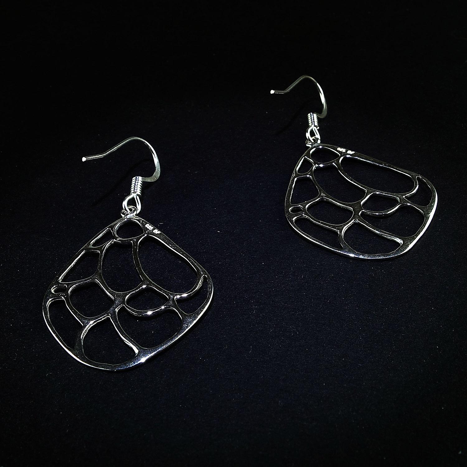 AJD Sterling Silver Leafy Swinging Earrings For Sale 1
