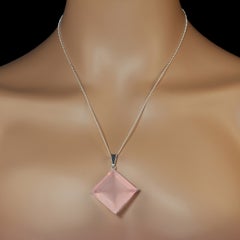 AJD Superbe pendentif carré en quartz rose de 69 carats  Joyeux cadeau de Saint-Valentin !