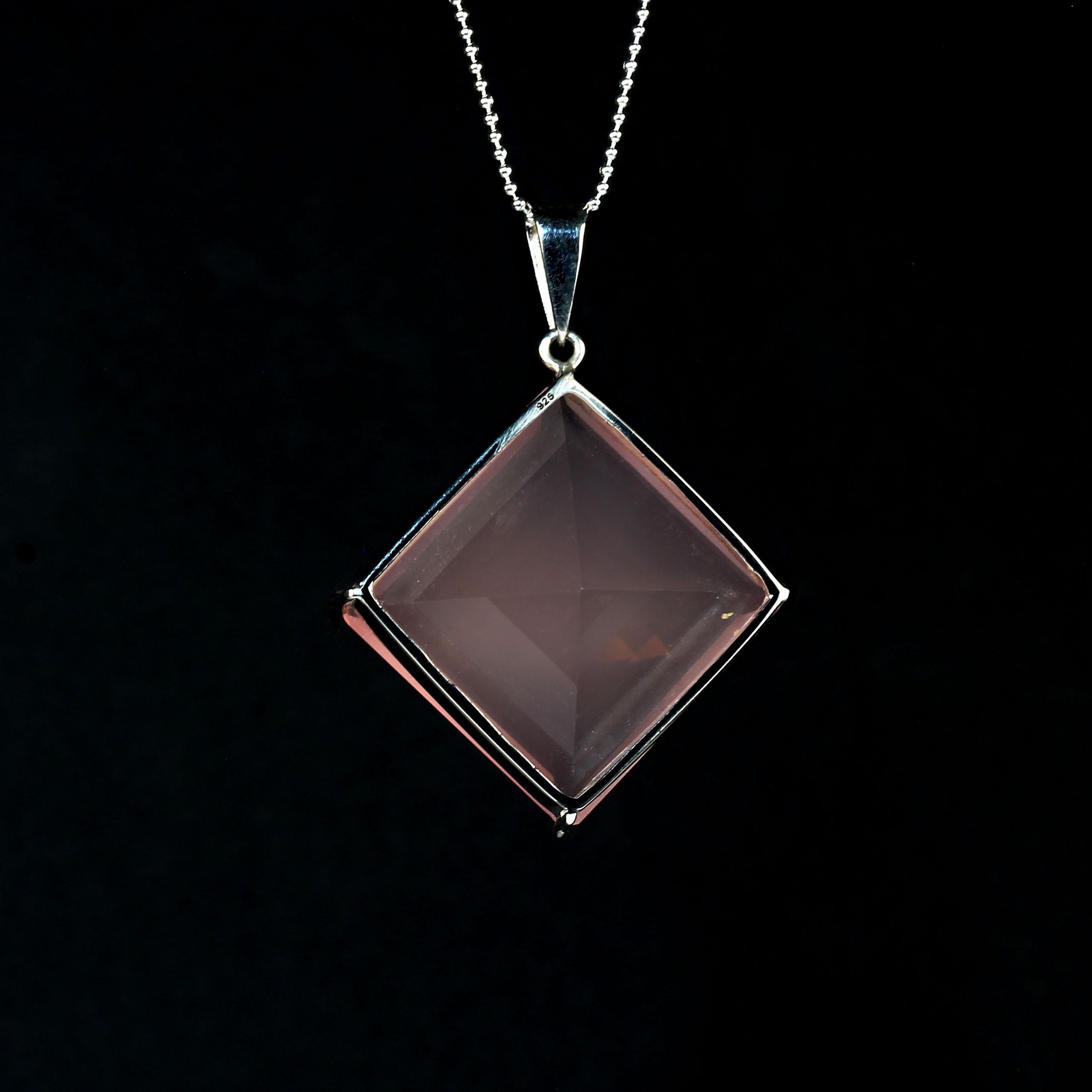 Taille carrée AJD Superbe pendentif carré en quartz rose de 69 carats  Joyeux cadeau de Saint-Valentin ! en vente