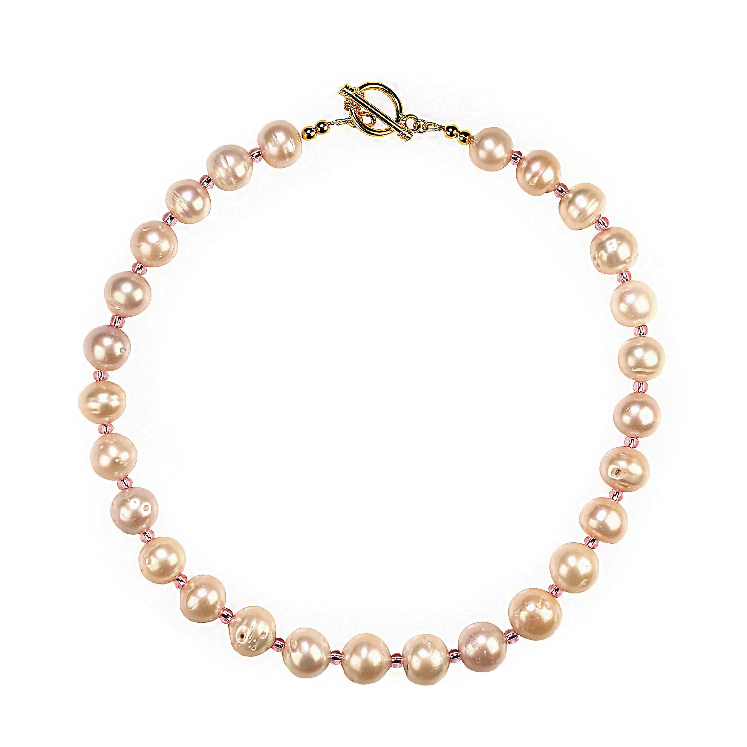AJD Perle eleganti con accenti rosa caldo da 17 pollici in vendita 5