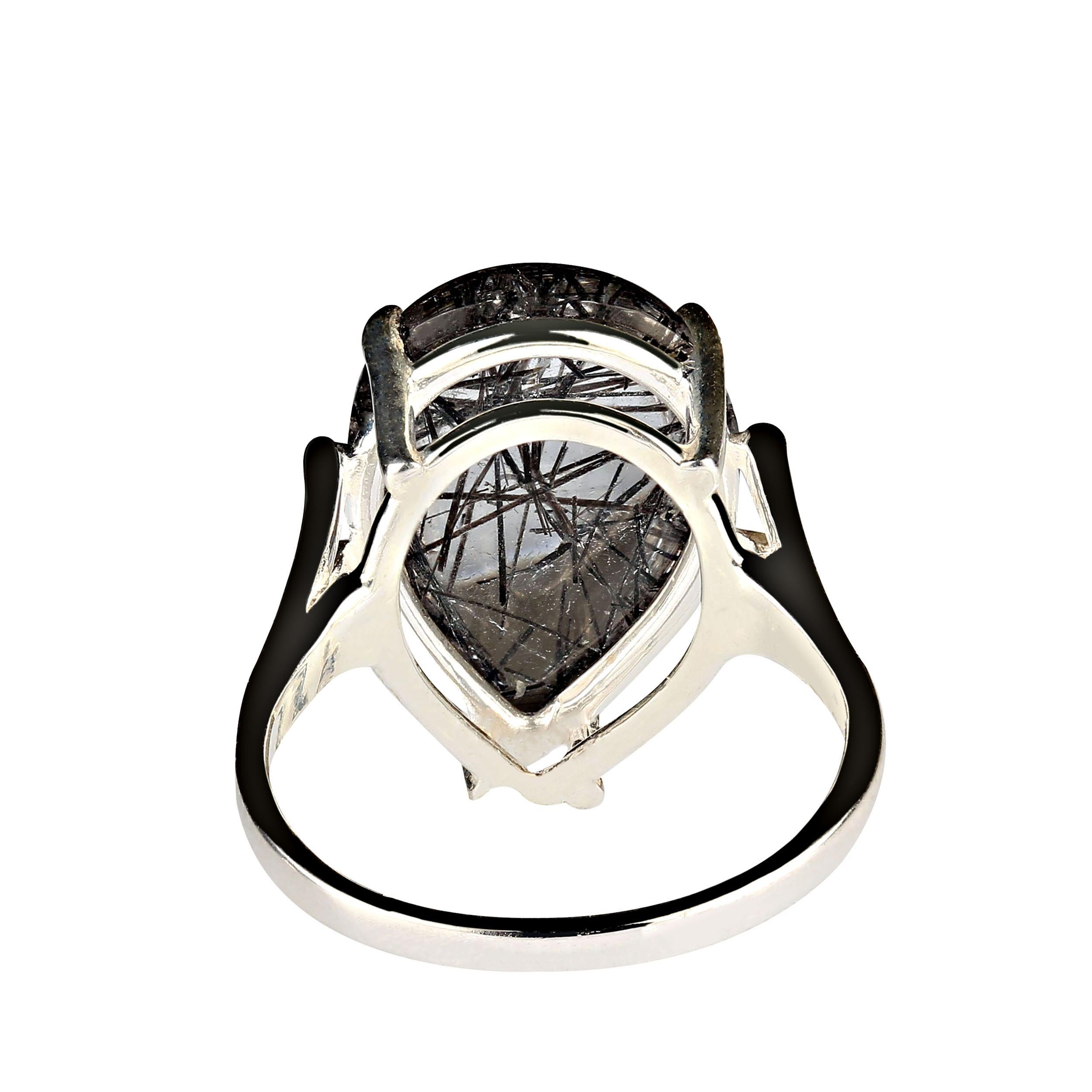 Birnenförmiger Cabochon aus Sterlingsilber mit Turmalin und Quarz von AJD (Tropfenschliff) im Angebot