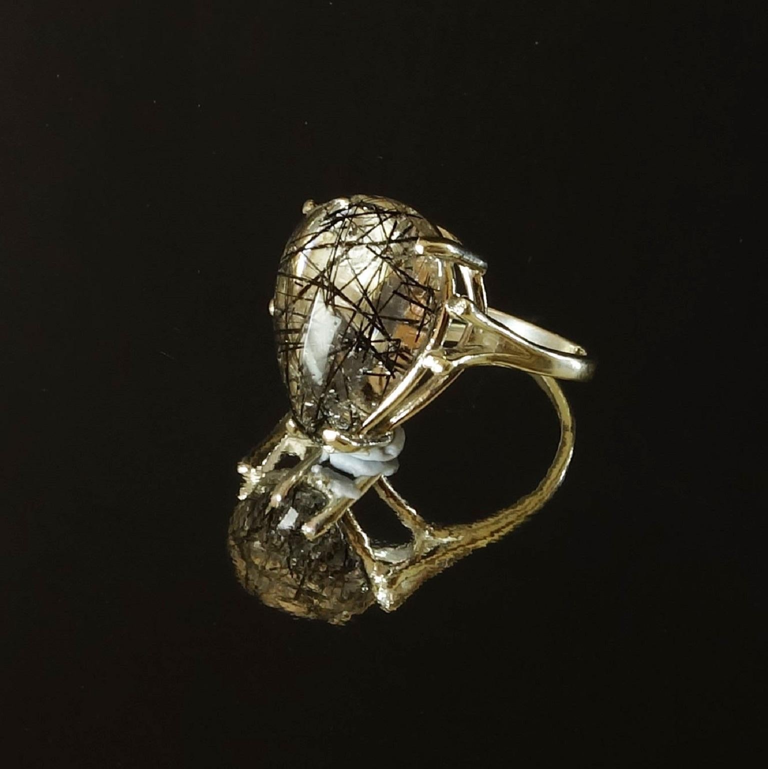 Birnenförmiger Cabochon aus Sterlingsilber mit Turmalin und Quarz von AJD im Angebot 2