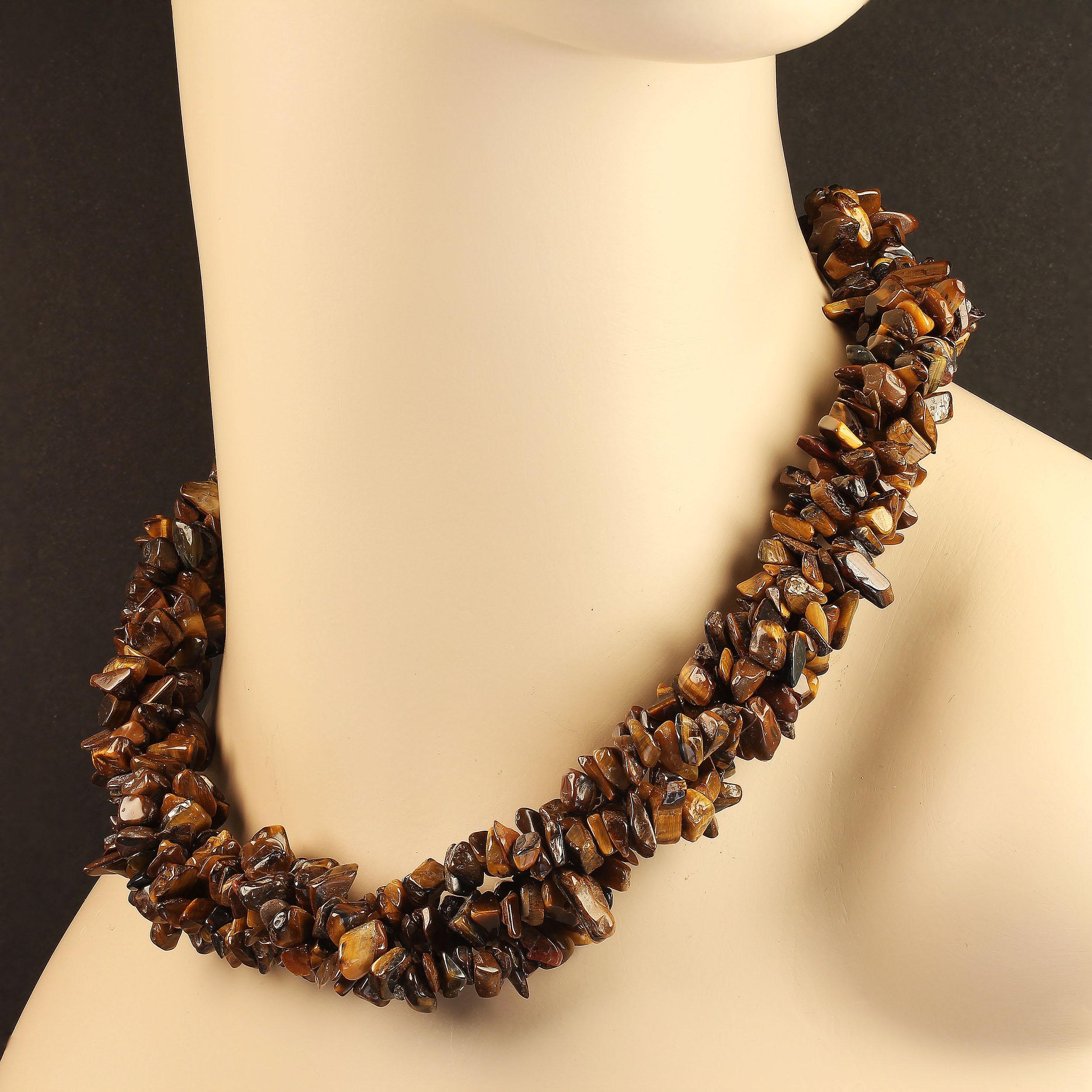 Zwei 36 Zoll lange, unendliche Halsketten aus Chatoyant Tiger's Eye.  Diese wunderbar vielseitigen Halsketten können lang getragen werden oder für einen kürzeren, eleganteren, maßgeschneiderten Look gedreht werden.  Das Tigerauge ist eine Form des
