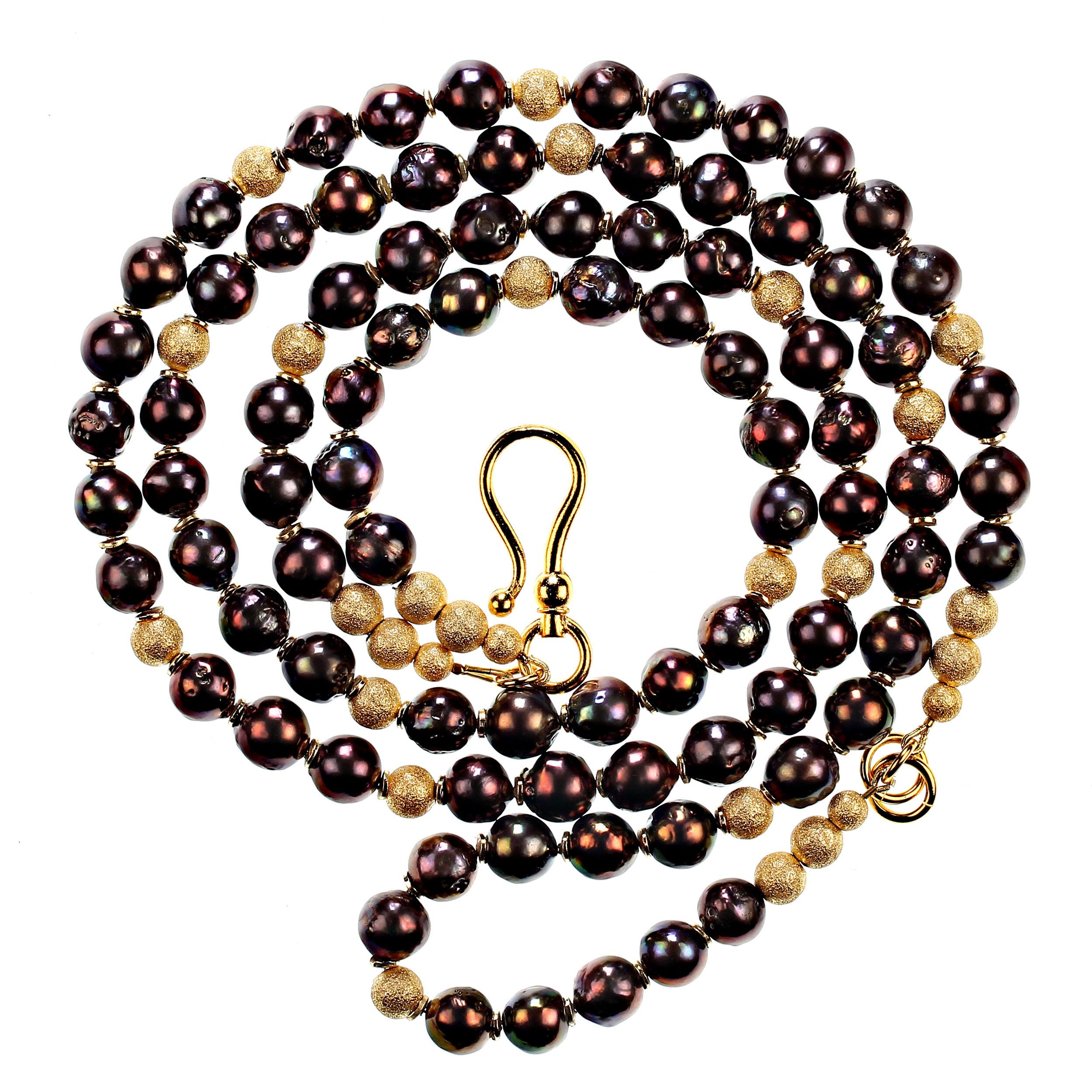 Artigiano AJD Collana di perle color malva iridescente a due fili con accenti dorati in vendita