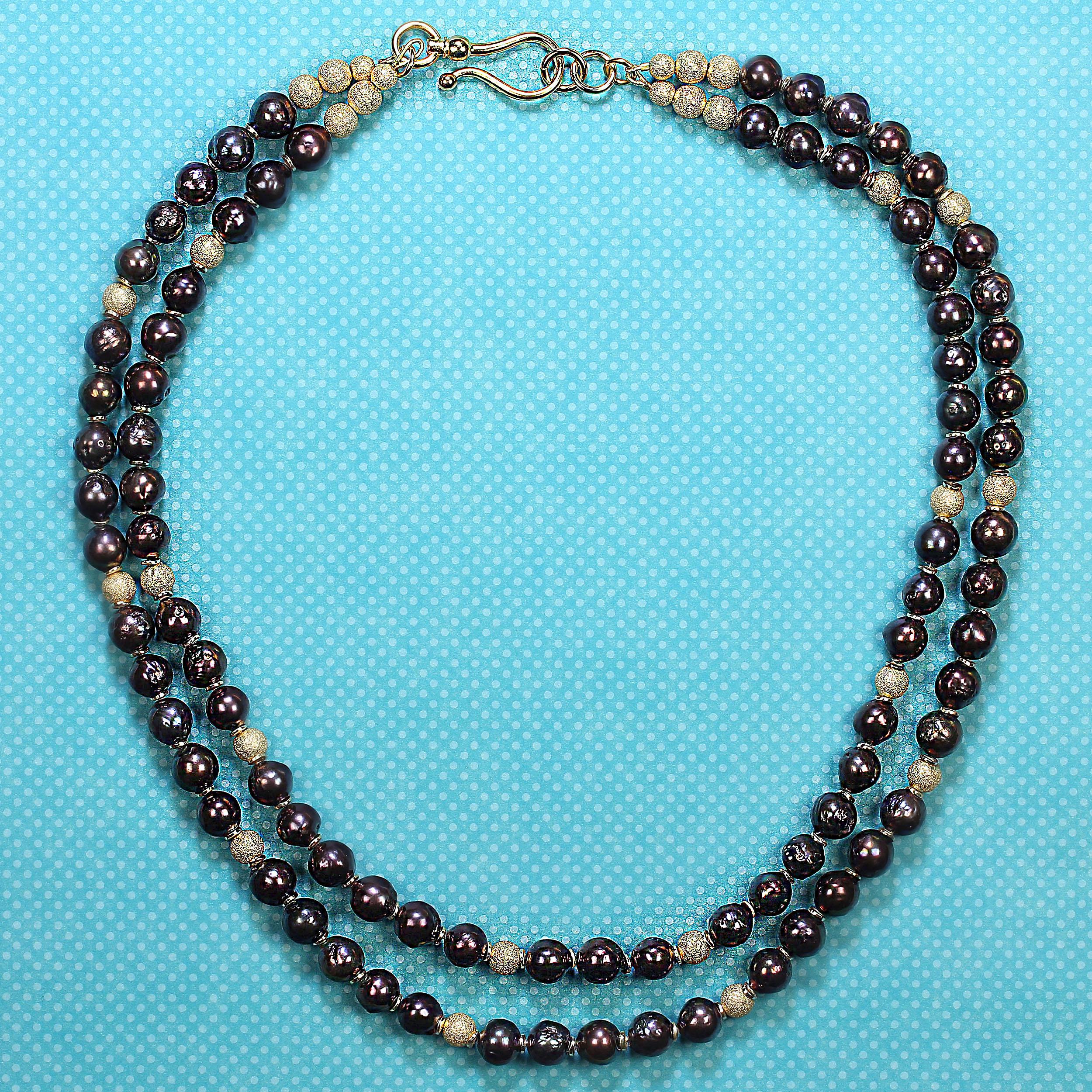 AJD Collana di perle color malva iridescente a due fili con accenti dorati in vendita 2