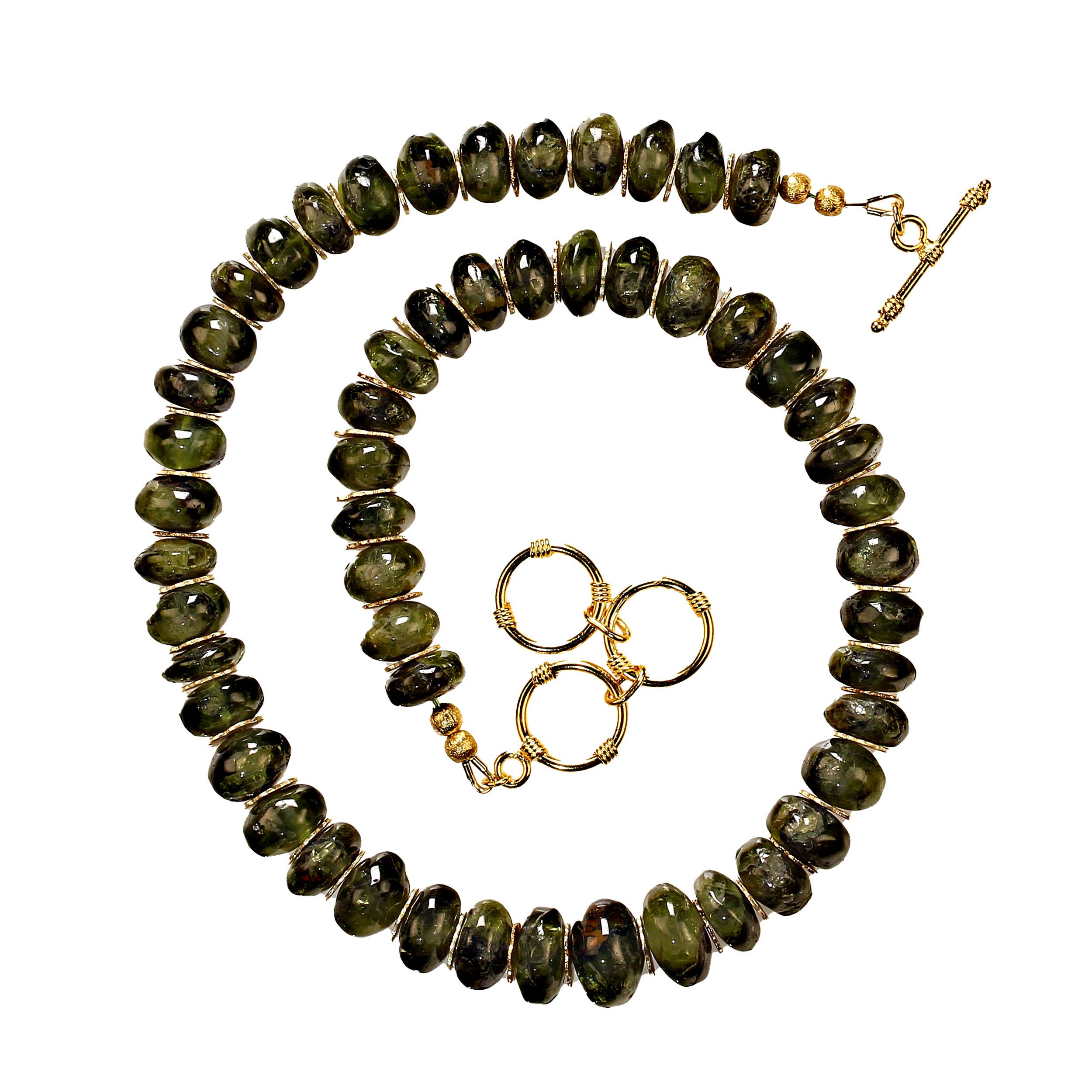 AJD Unique 19 In Graduated Green Garnet Necklace with goldy accents  Great Gift! In New Condition For Sale In Raleigh, NC