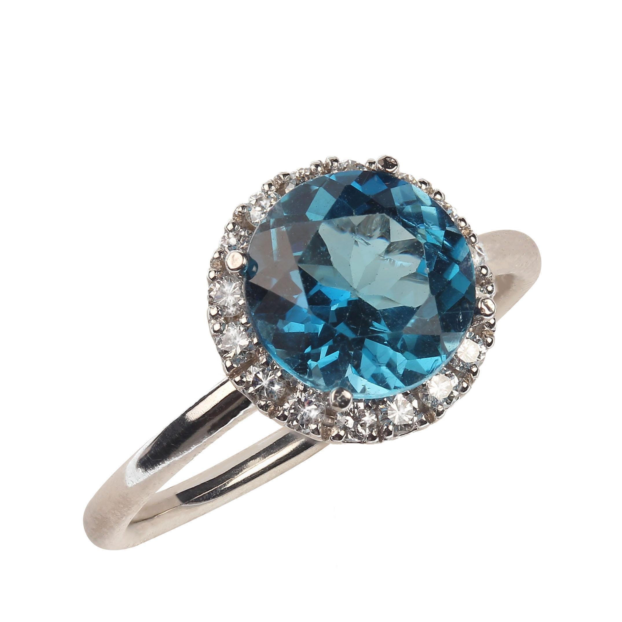 AJD Anello unico e delizioso con topazio blu e diamanti in oro bianco 14K in vendita 3