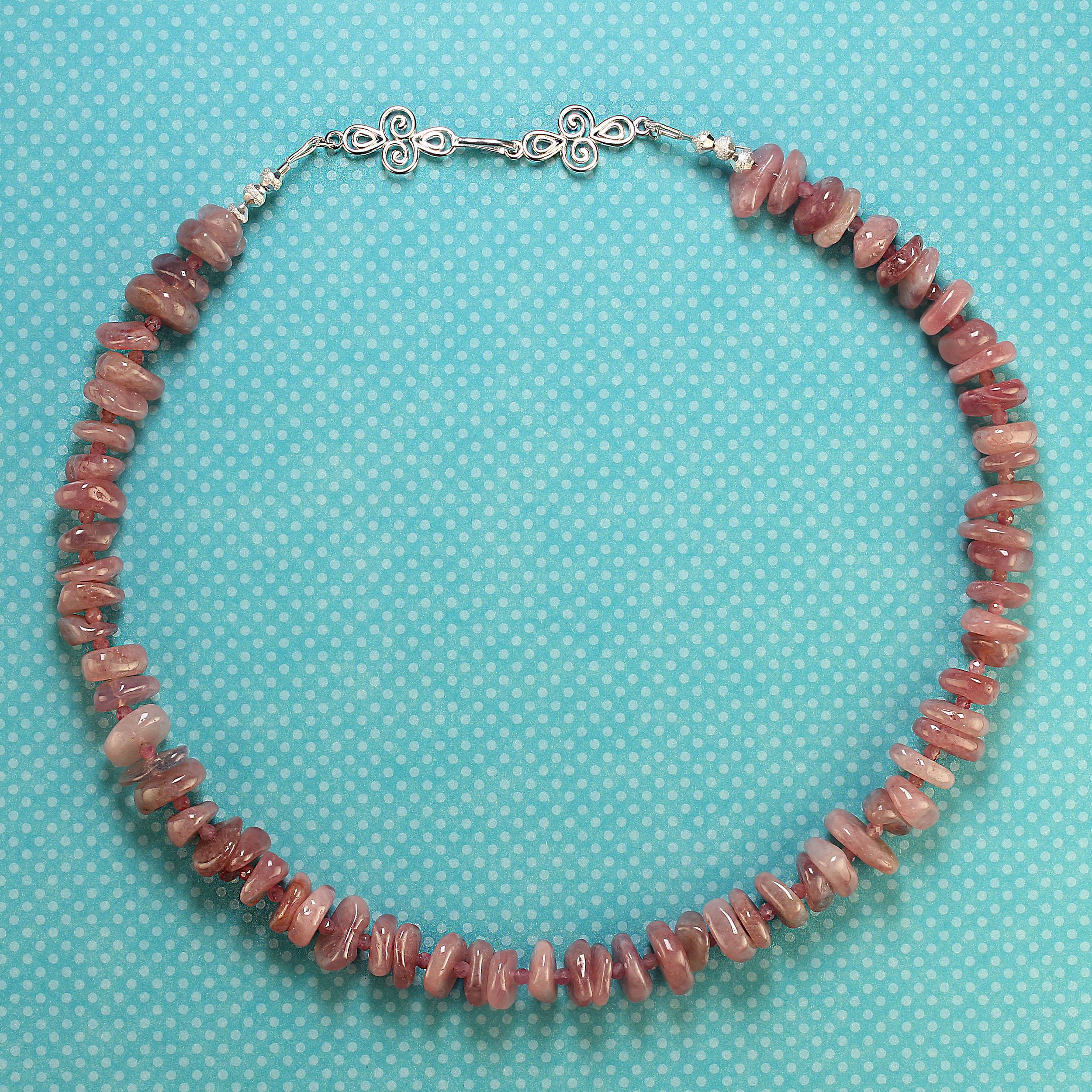 Artigiano AJD Collana unica di quarzo rosa del Madagascar in vendita