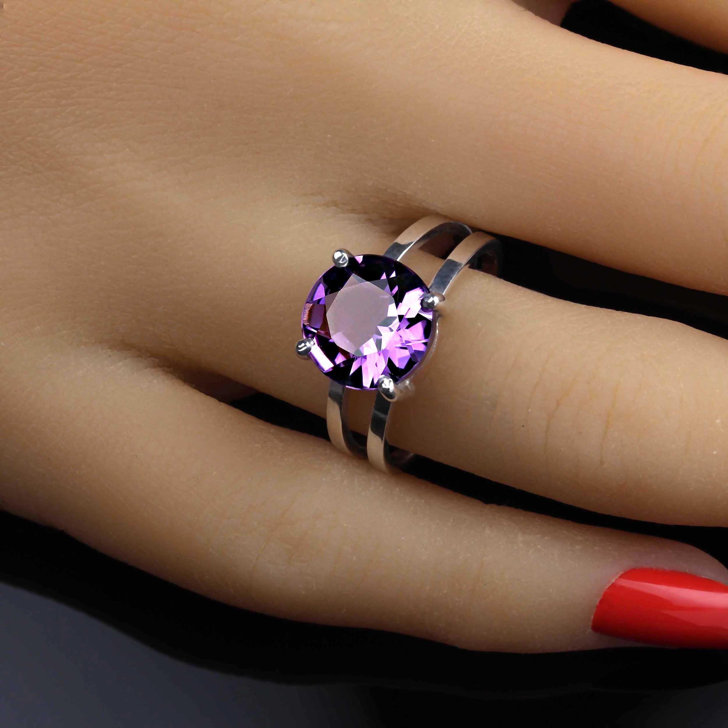 Unusual round 3.52Ct Amethyst set in a handmade Sterling Silver (2.88gms) setting. This lovely ring comes straight from our favorite vendor in Belo Horizonte, Minas Gerais, Brasil. We selected this unusual 10MM  round gemstone as the perfect size to