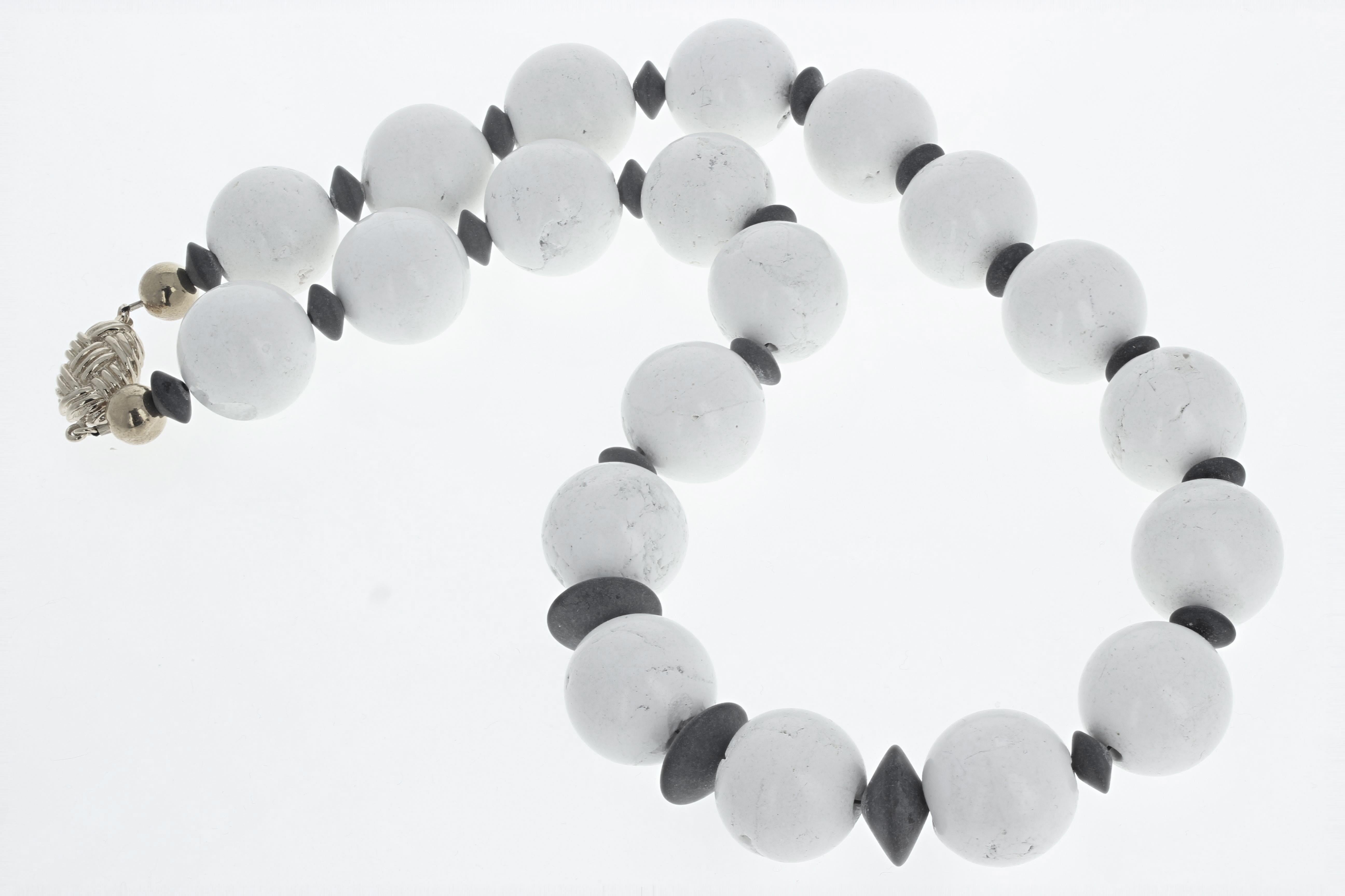 AJD Dramatic Lovely Natural White Magnesite &Real Black Onyx Necklace 1