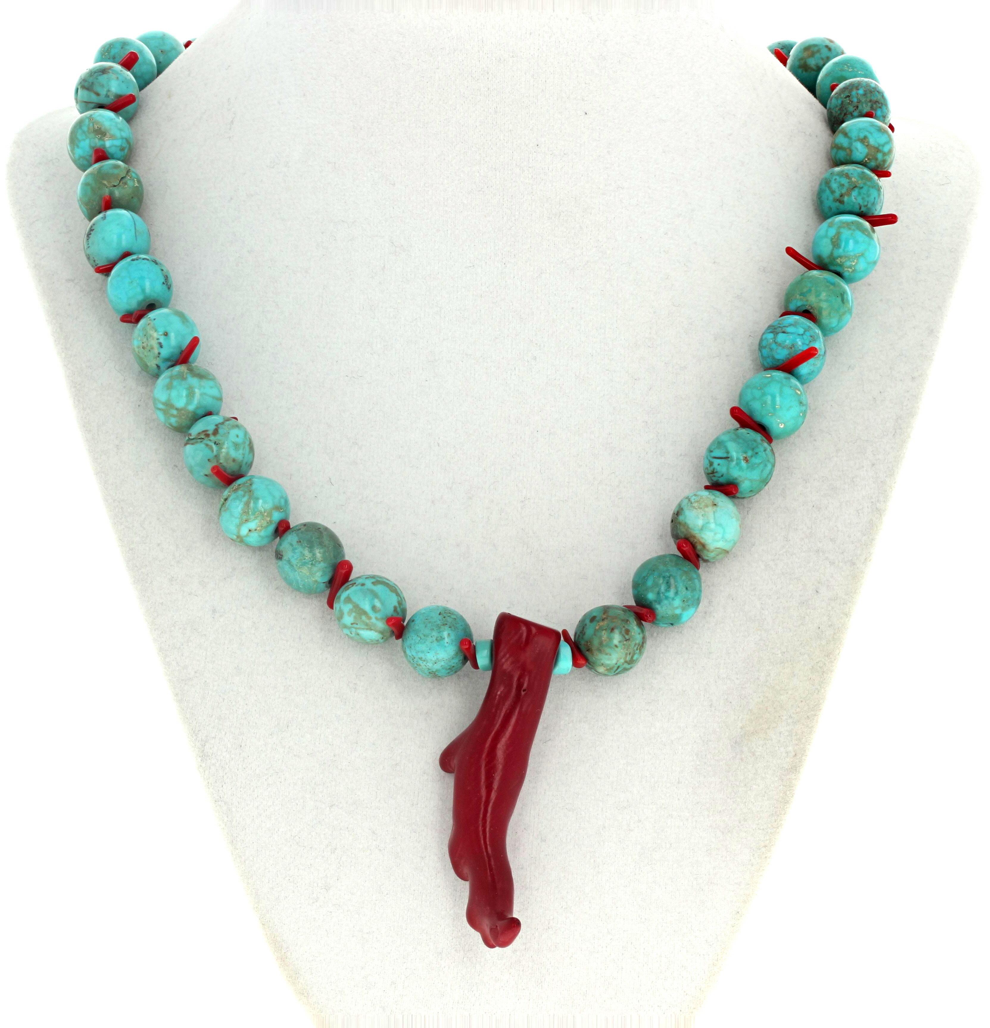 Taglio misto AJD Bella collana artistica di magnesite turchese verde-blu e corallo rosso reale in vendita