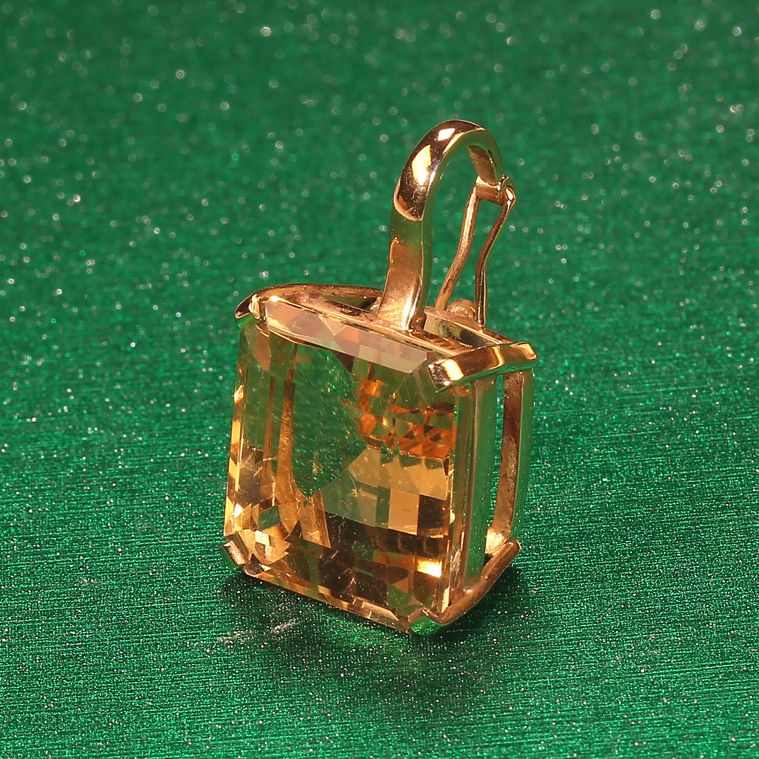 Artigiano Ciondolo vintage AJD con citrino quadrato grande in oro giallo 18 carati in vendita