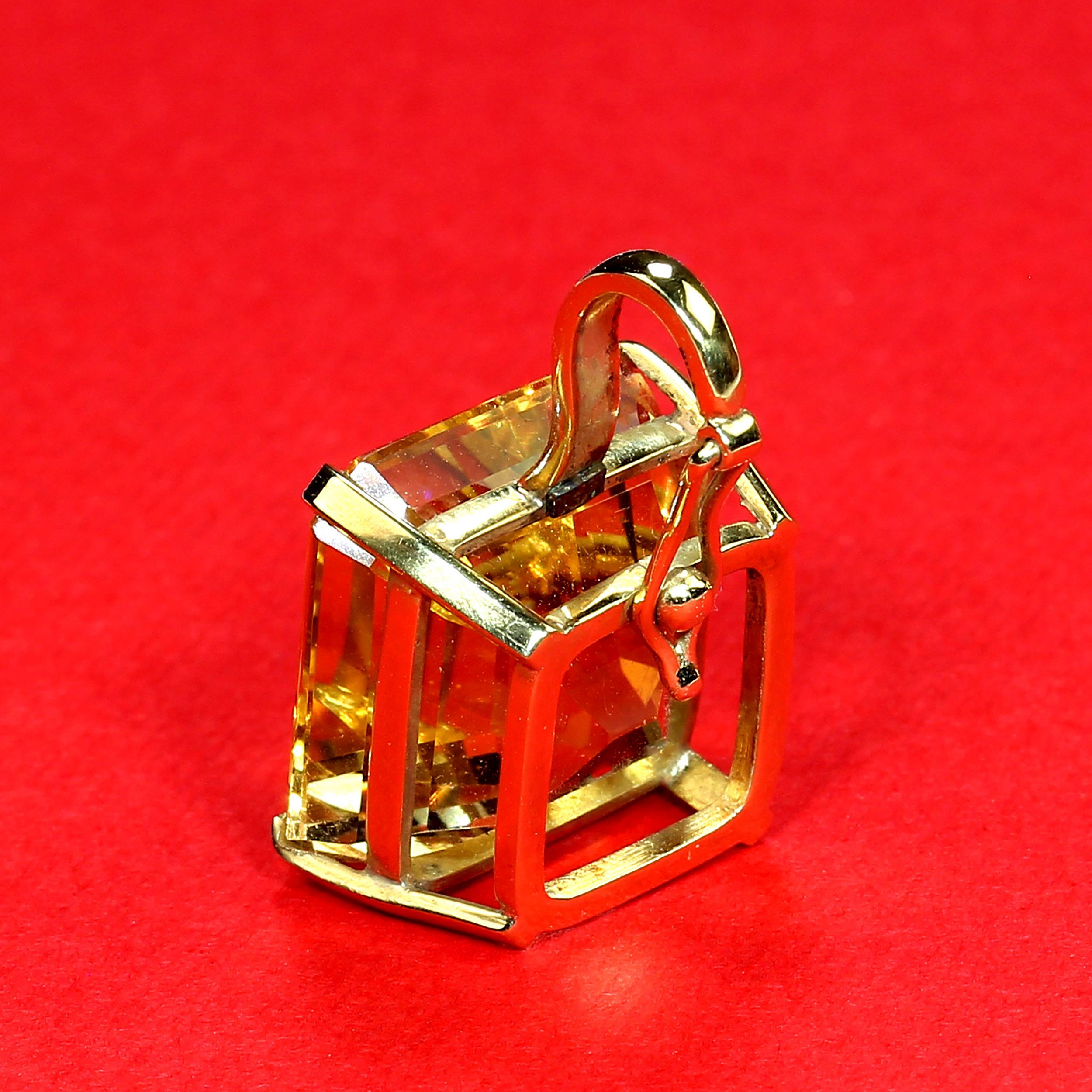 Ciondolo vintage AJD con citrino quadrato grande in oro giallo 18 carati in vendita 11