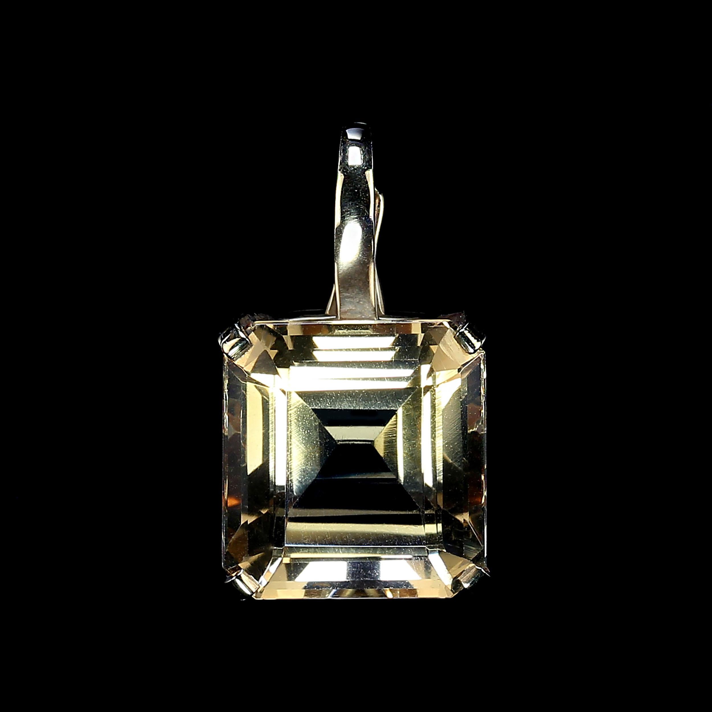 AJD Vintage, grande citrine carrée en or jaune 18 carats Excellent état - En vente à Raleigh, NC