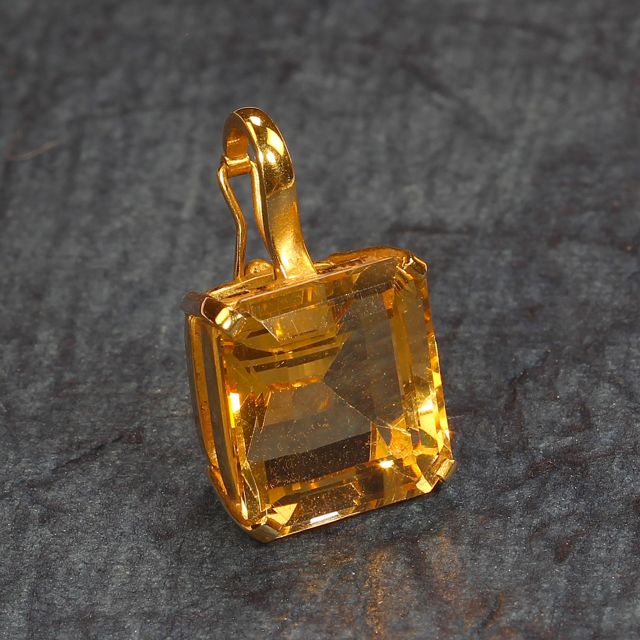 Ciondolo vintage AJD con citrino quadrato grande in oro giallo 18 carati in vendita 5