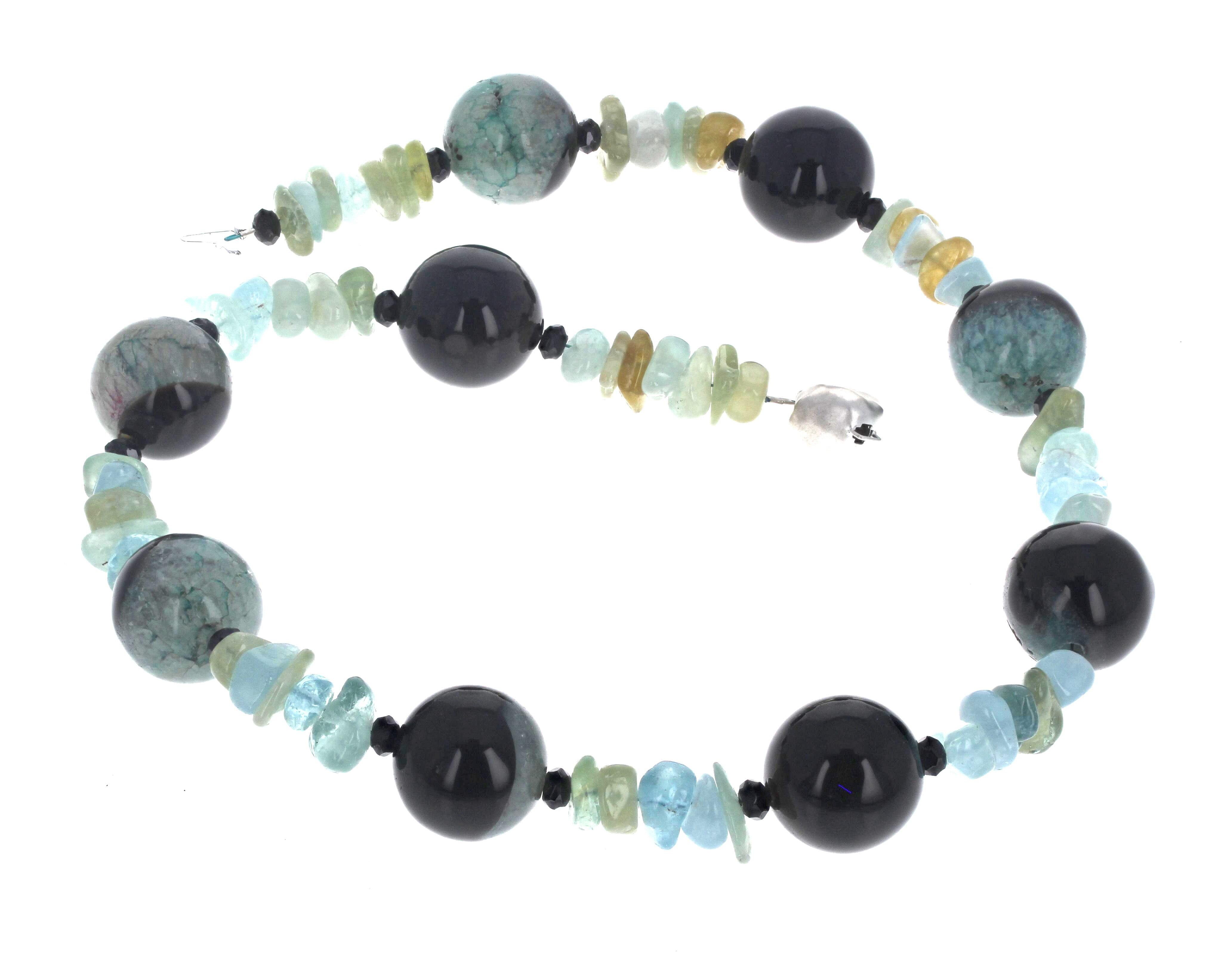 Taglio misto AJD Meravigliosa collana grande di agate e acquamarina da 20 pollici in vendita