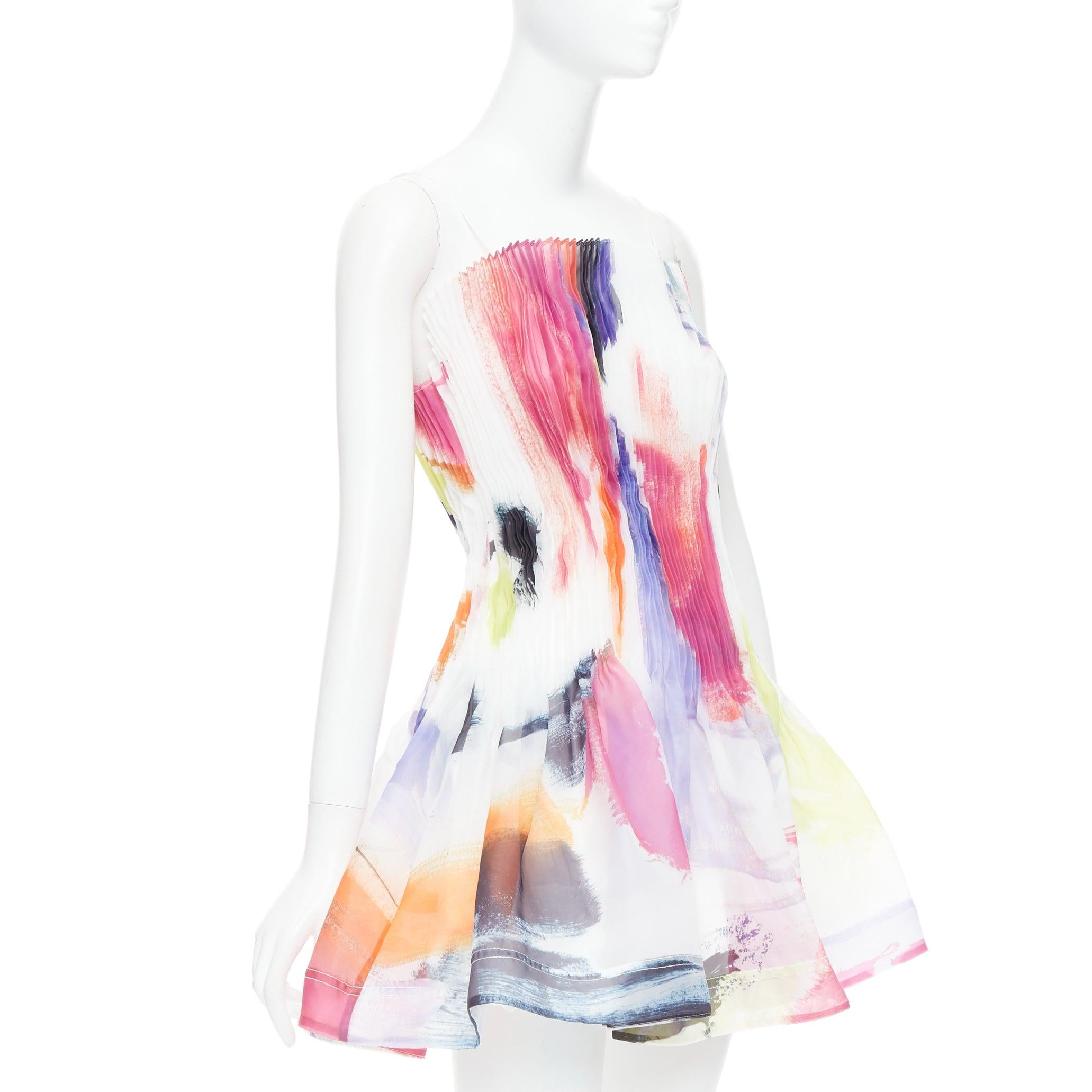 Bianco AJE Celestial mini abito plissettato bianco multicolore con stampa astratta a vernice UK4 XXS in vendita